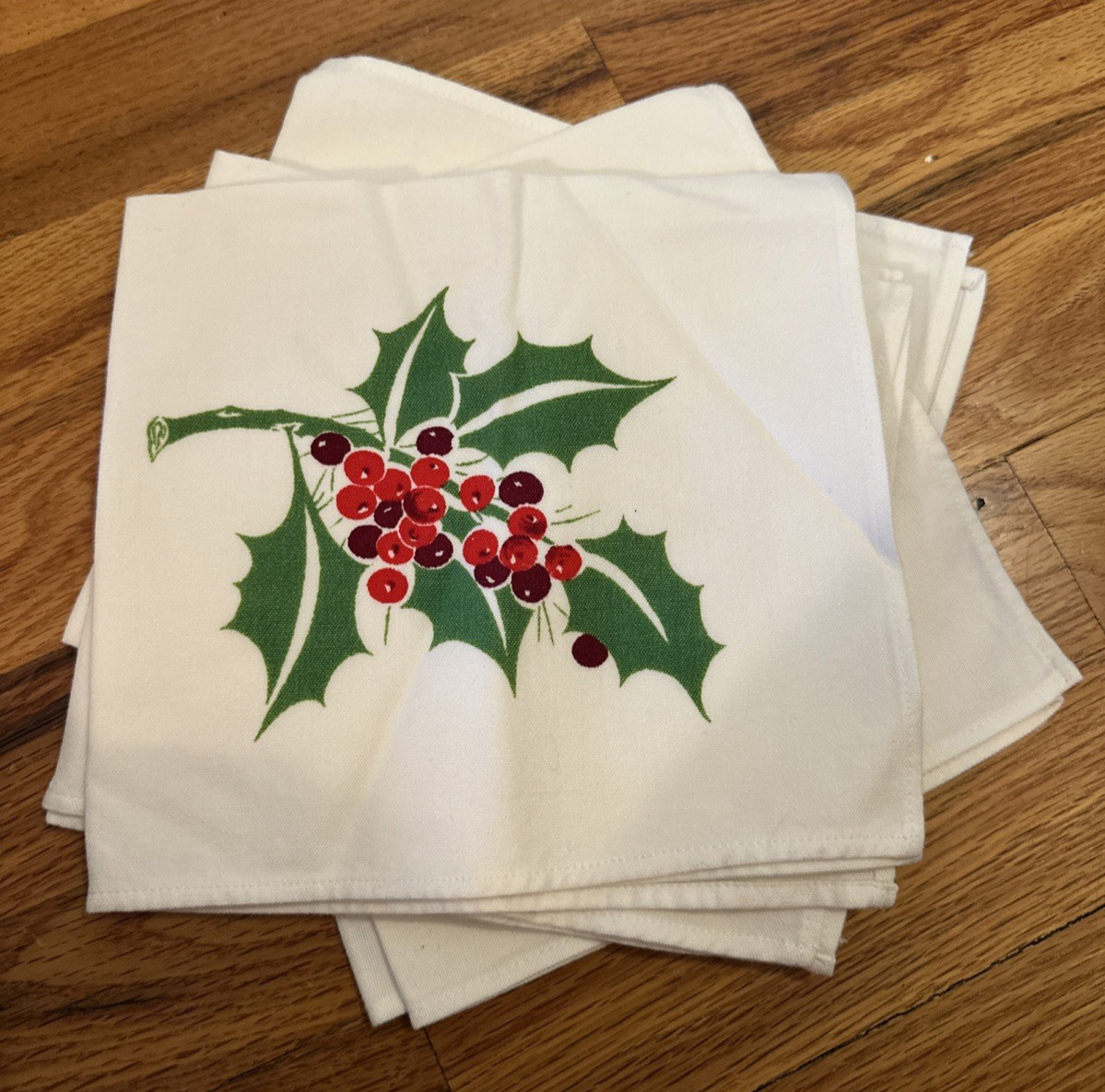Set of 4 Vintage Christmas Holly Berry Linen Napkins 14\