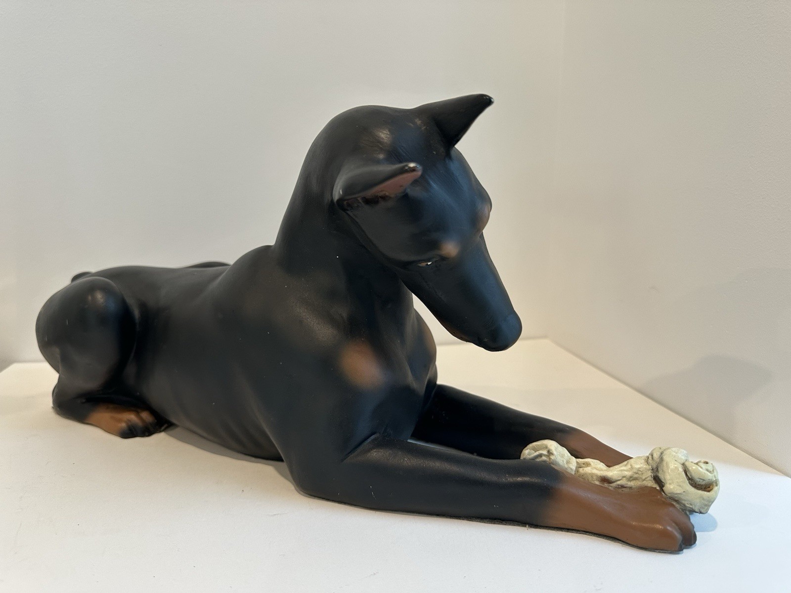 Vintage Doberman Pinscher Dog Statue With Bone 17\