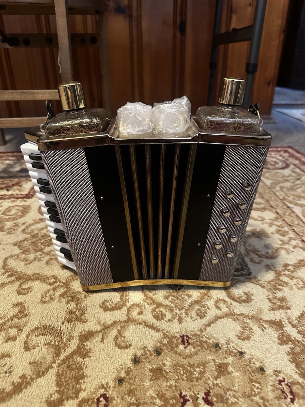 1950s/1960s Japanese Mid-Century Accordion-Shaped Musical Portable Bar Set