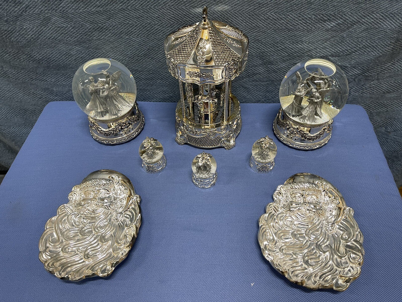 8 x Wallace Silversmiths Silver Plated 4 Horse Carousel, Snowballs 2 Plates 8 x Wallace Silversmiths Silver Plated 4 Horse Carousel, Snowballs 2 Plates