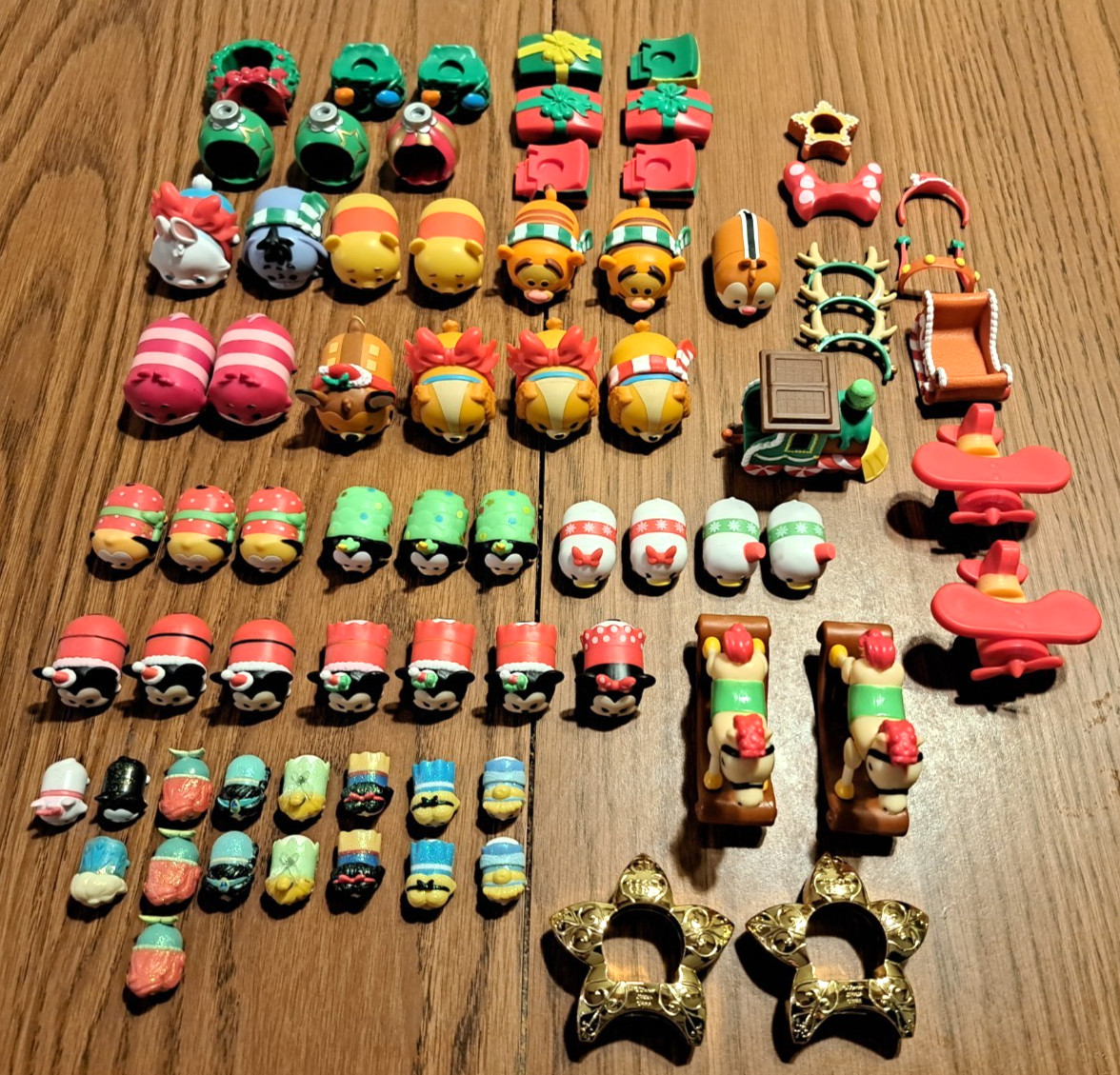 LOT OF 46 Disney Tsum Tsum Vinyl Mini Figures + Accessories Christmas Assorted 