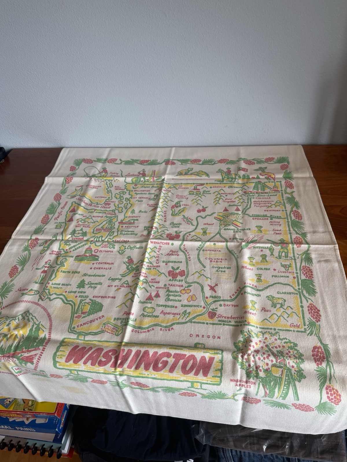 1940\'s-50\'s Vintage Washington State tablecloth 31\