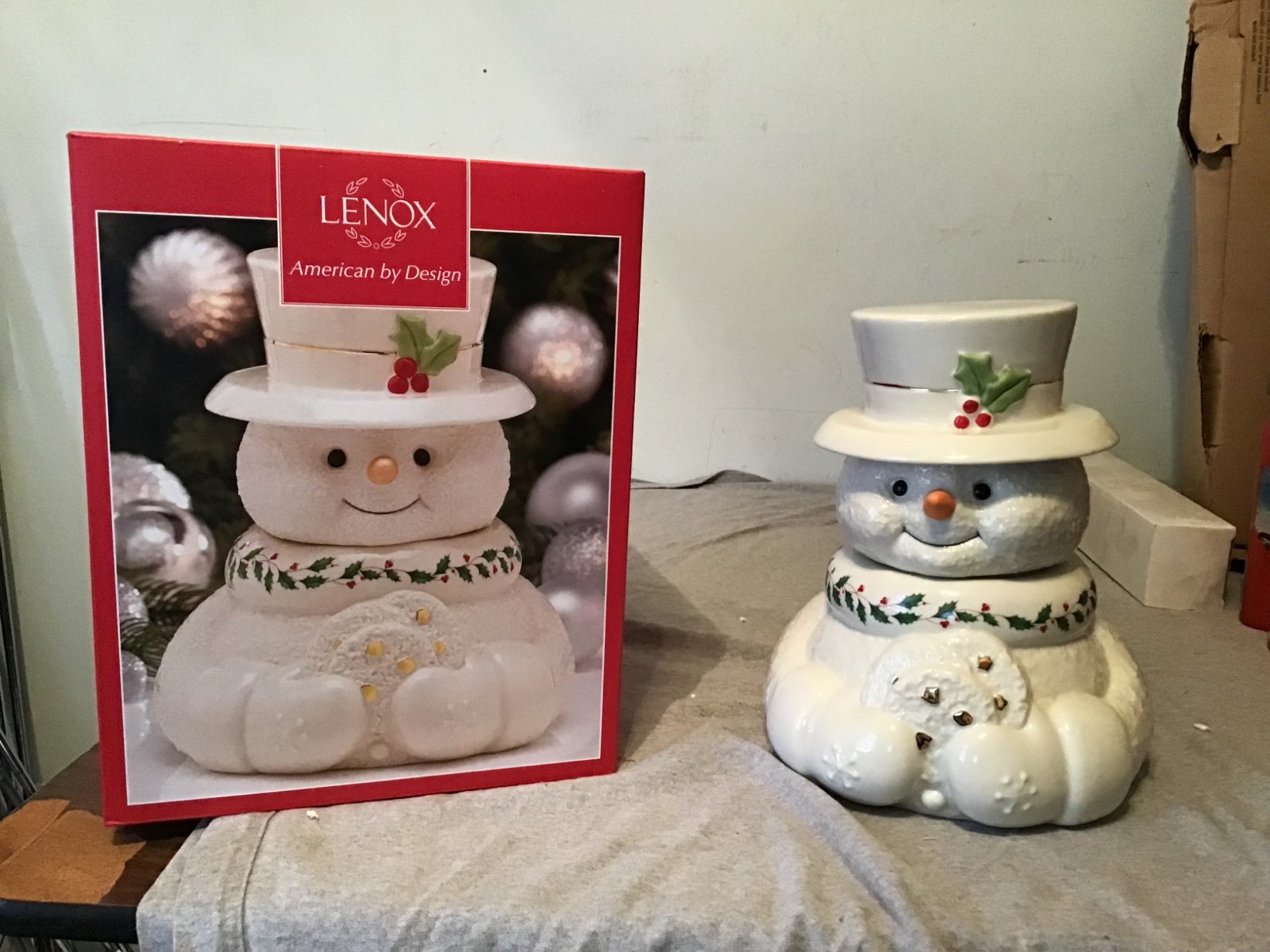 Lenox Happy Holly Days Frosty Snowman Cookie Jar for Christmas & Winter Display Lenox Happy Holly Days Frosty Snowman Cookie Jar for Christmas & Winter Display