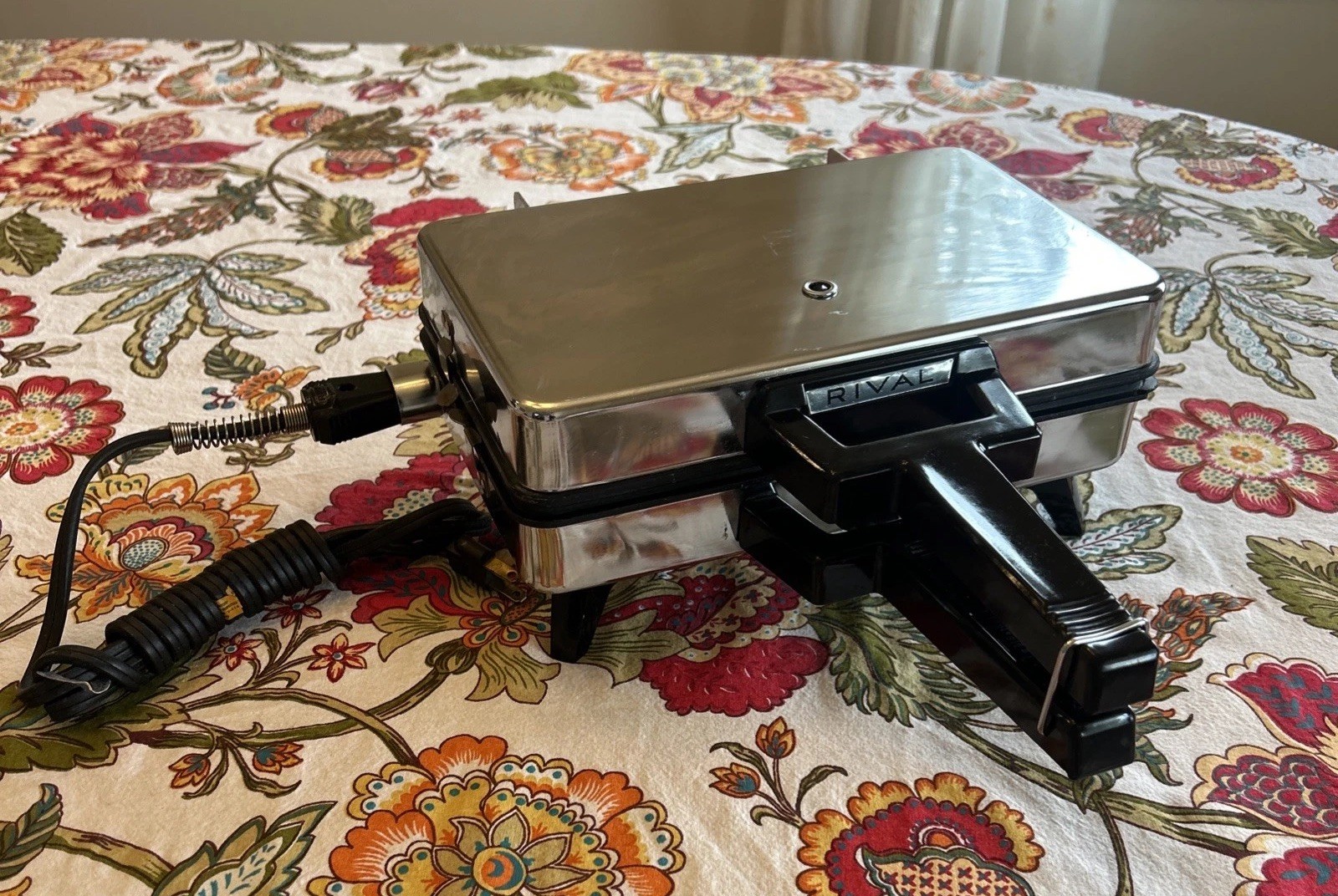 Vtg Rival Waffle Maker Griddle Chrome with Reversible Cast Aluminum Plates Vtg Rival Waffle Maker Griddle Chrome with Reversible Cast Aluminum Plates
