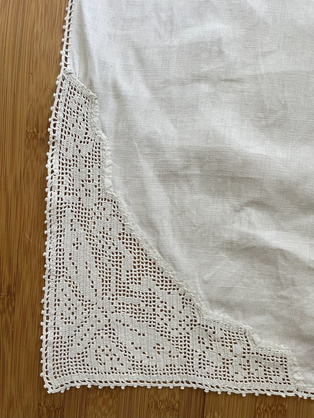 Vintage Linen Runner Cover with Hand Embroidery Lace - Butterflyer Motif - 50x20 Vintage Linen Runner Cover with Hand Embroidery Lace - Butterflyer Motif - 50x20
