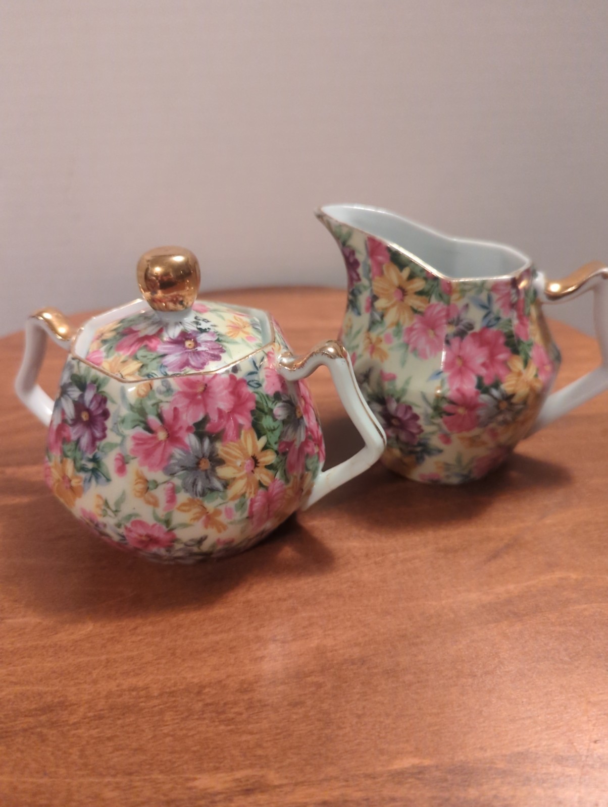 ANTIQUE FLORAL CREAMER & SUGAR SET PORCELAIN CHINA JAPAN GOLD TRIM COLLECTIBLE ANTIQUE FLORAL CREAMER & SUGAR SET PORCELAIN CHINA JAPAN GOLD TRIM COLLECTIBLE