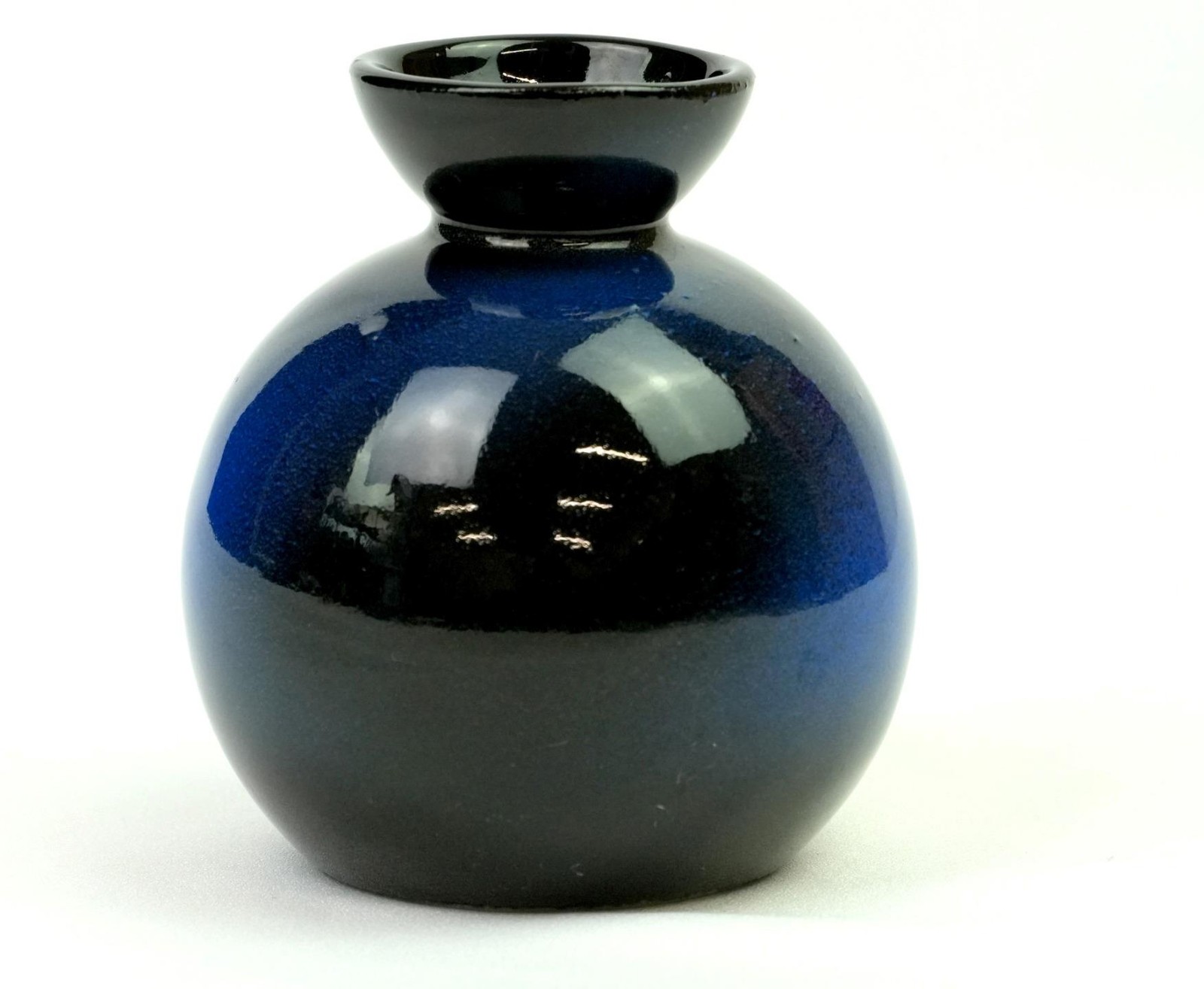 Howard Pierce Cali Pottery Experimental Glaze Blue Black 4 1/4\