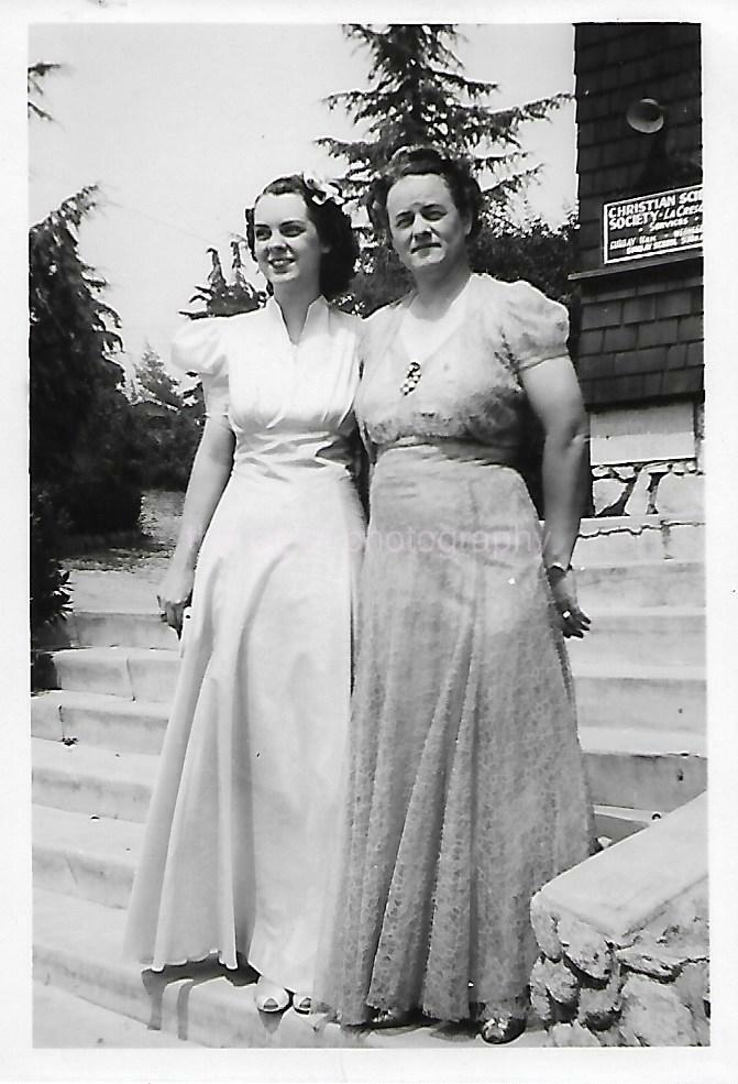 BLACK AND WHITE Found Photo  Original WOMEN Portrait VINTAGE 05 4 J