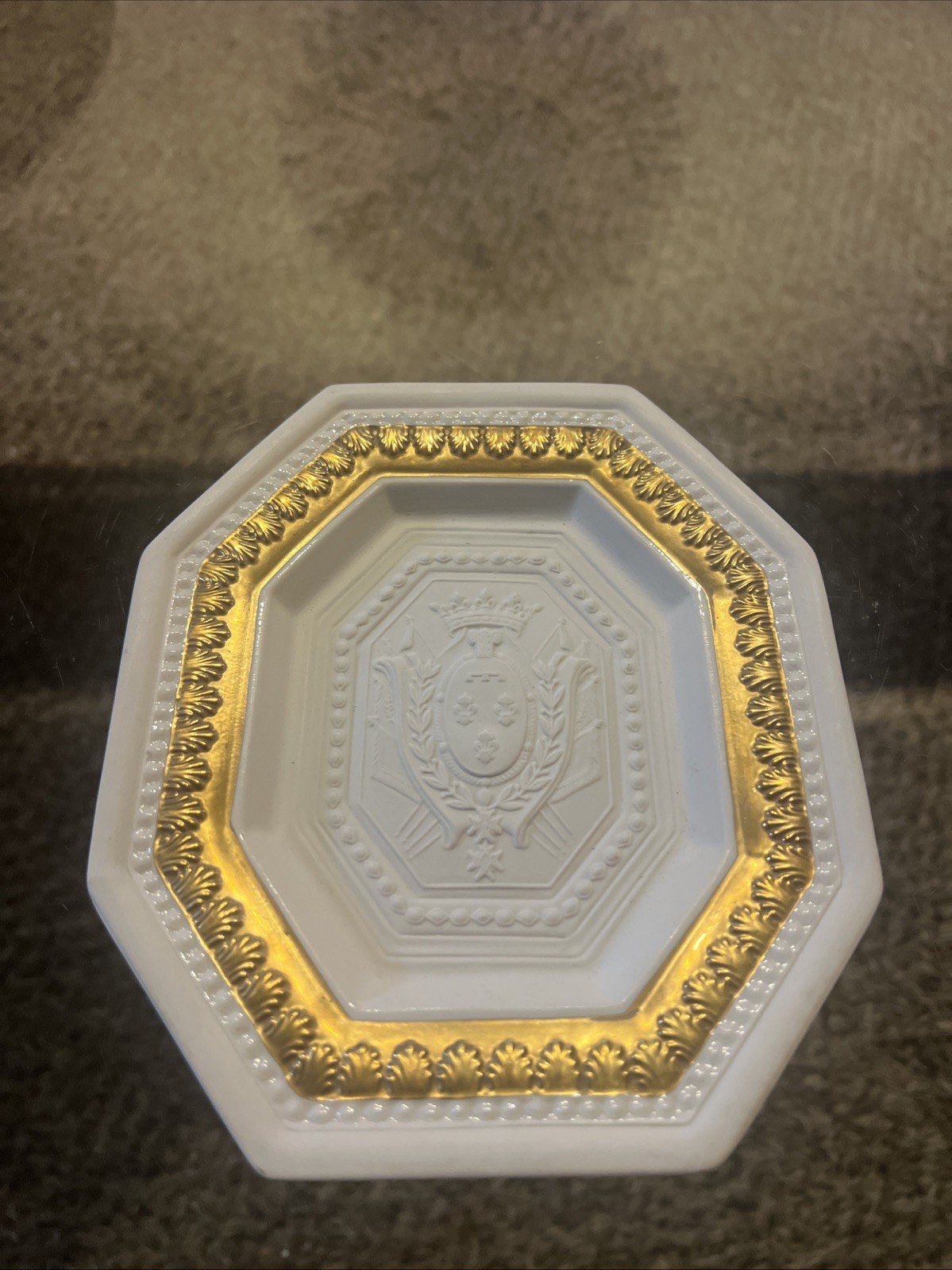 Vintage Mottahedeh Stoneware Crested Plaque Italy Coat of Arms Biscuit Hand Pain Vintage Mottahedeh Stoneware Crested Plaque Italy Coat of Arms Biscuit Hand Pain