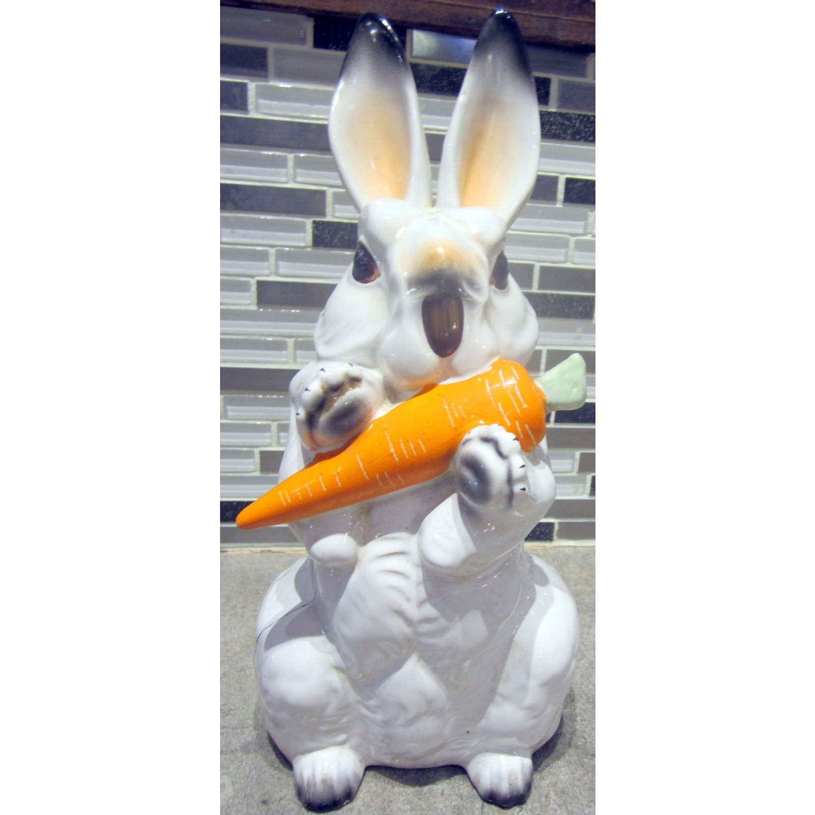 \'Rabbit w/Carrot\' Barsottini \'Vino Russo\' Harvey Distiller 1969 - callout crack