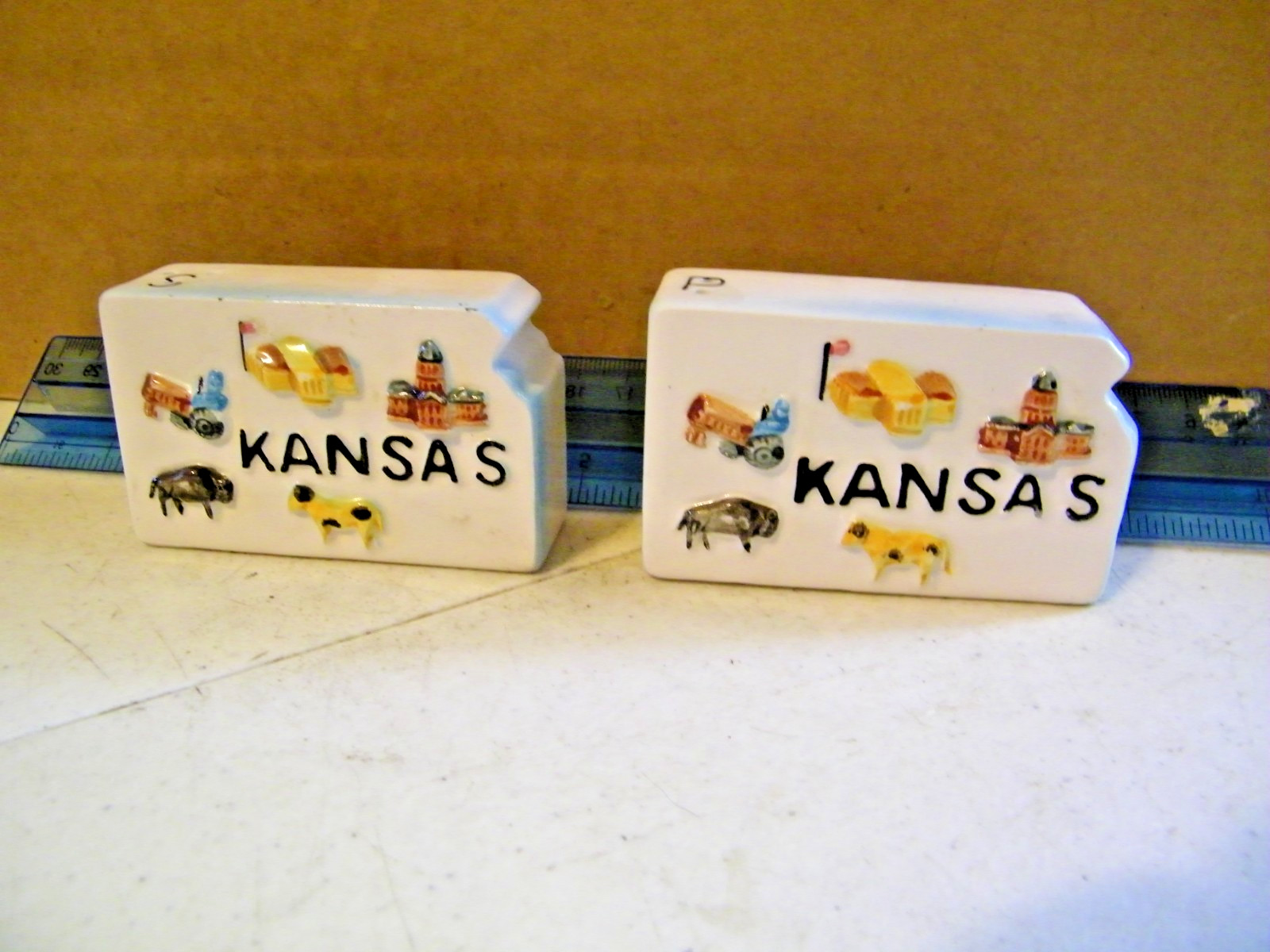 Kansas State Shaped Salt and pepper shakers Columbus Kansas Souvenir