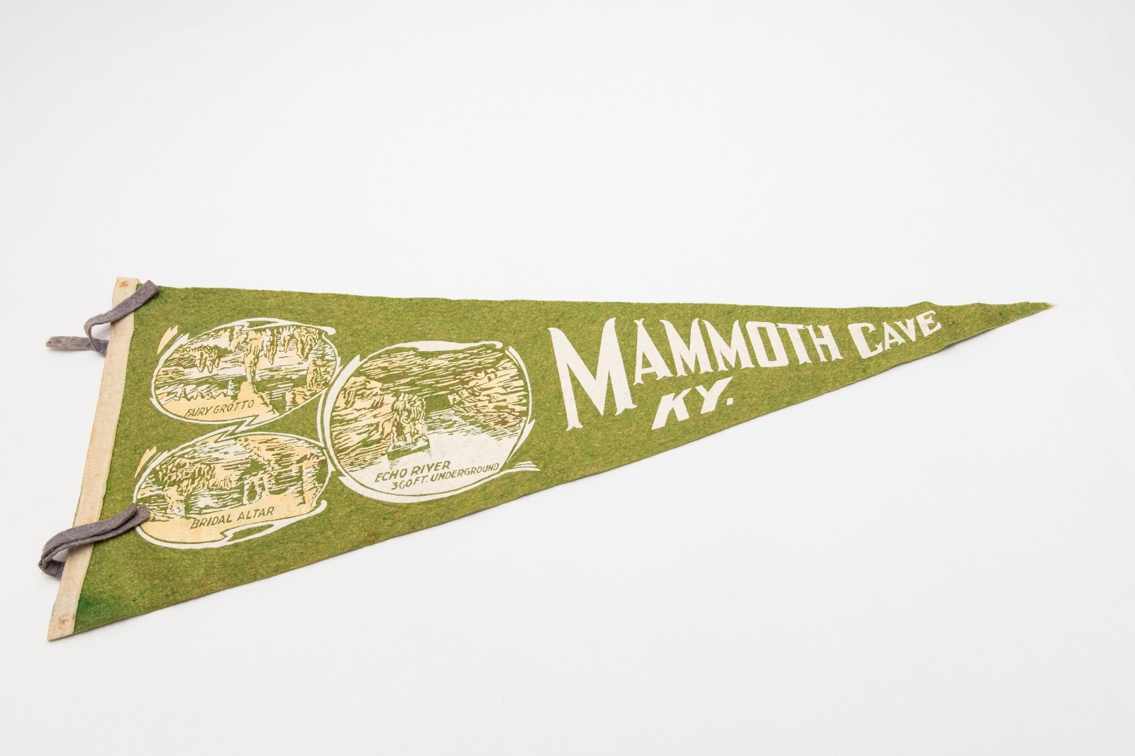 Large Vintage Mammoth Cave Kentucky Souvenir Felt Pennant 30\