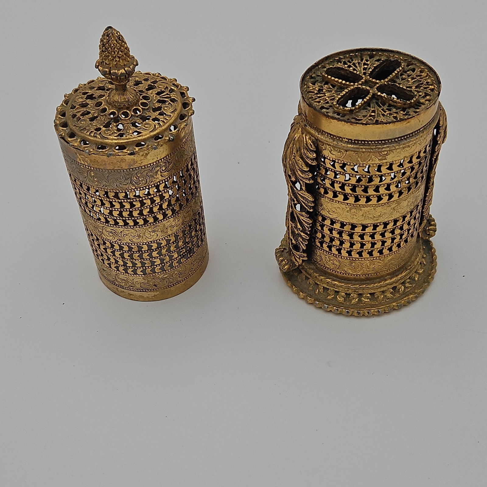 Vintage Stylebuilt Hollywood Regency Filigree Ormolu Style Toothbrush Holder 