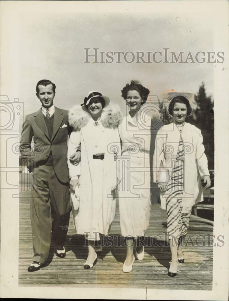1935 Press Photo Jack Moffett and family stay at Fleetwood Hotel in Miami Beach