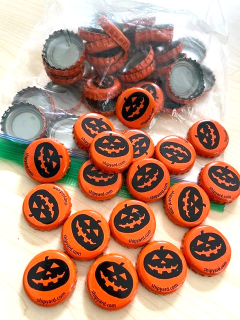 100 Pcs Shipyard Pumpkin Jack o Lantern Beer Bottle Caps Bright Orange No Dents