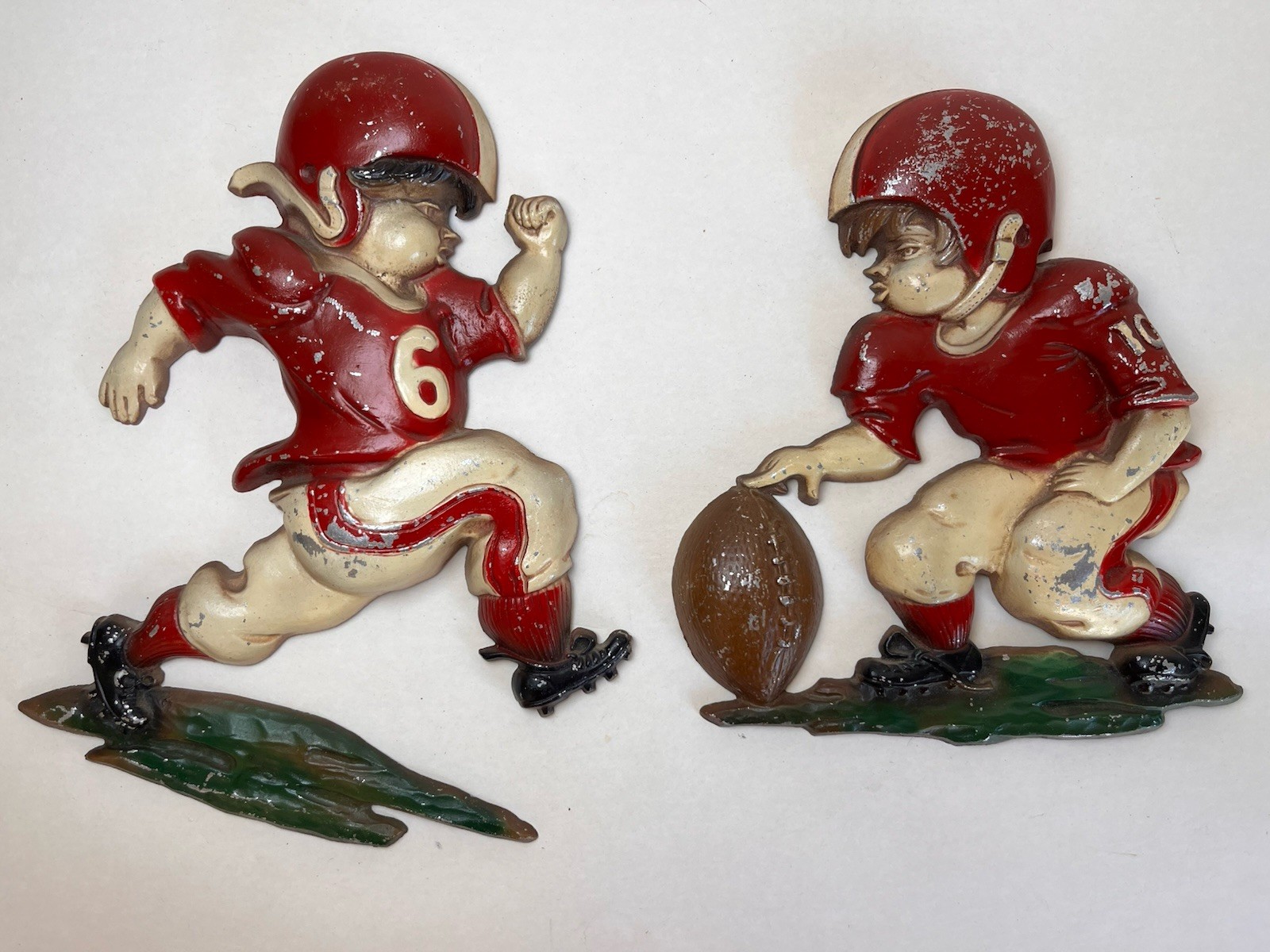 Vtg Sexton 1976 Cast Metal Football Players Wall Plaques Sports Decor Set of 2