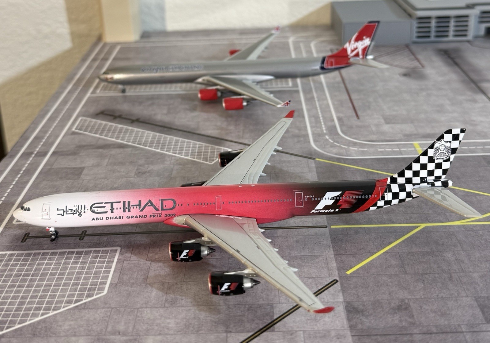 Phoenix ETIHAD A340-600  Abu Dhabi 2009 Grand Prix Formula 1  1:400