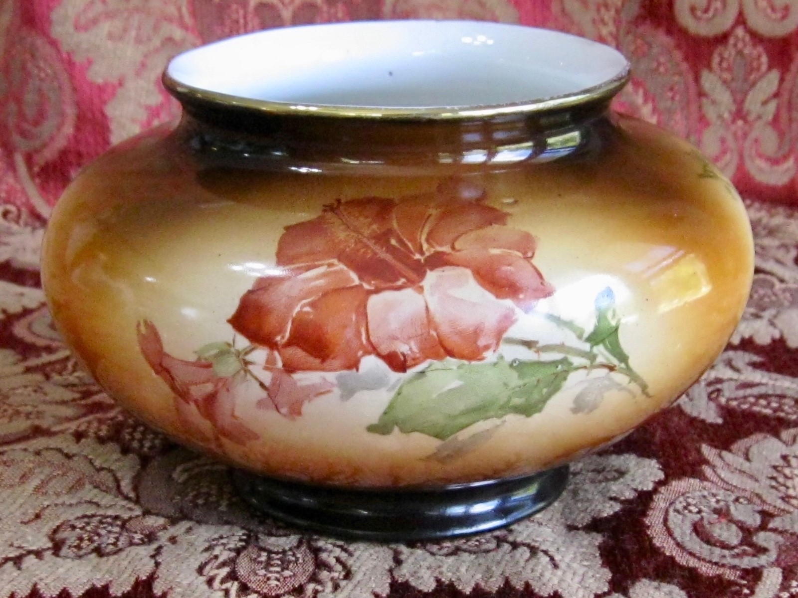 NICE ANTIQUE WARWICK IOGA A-27 LOW VASE POT SIENNA SHADES WITH HIBISCUS FLOWERS 