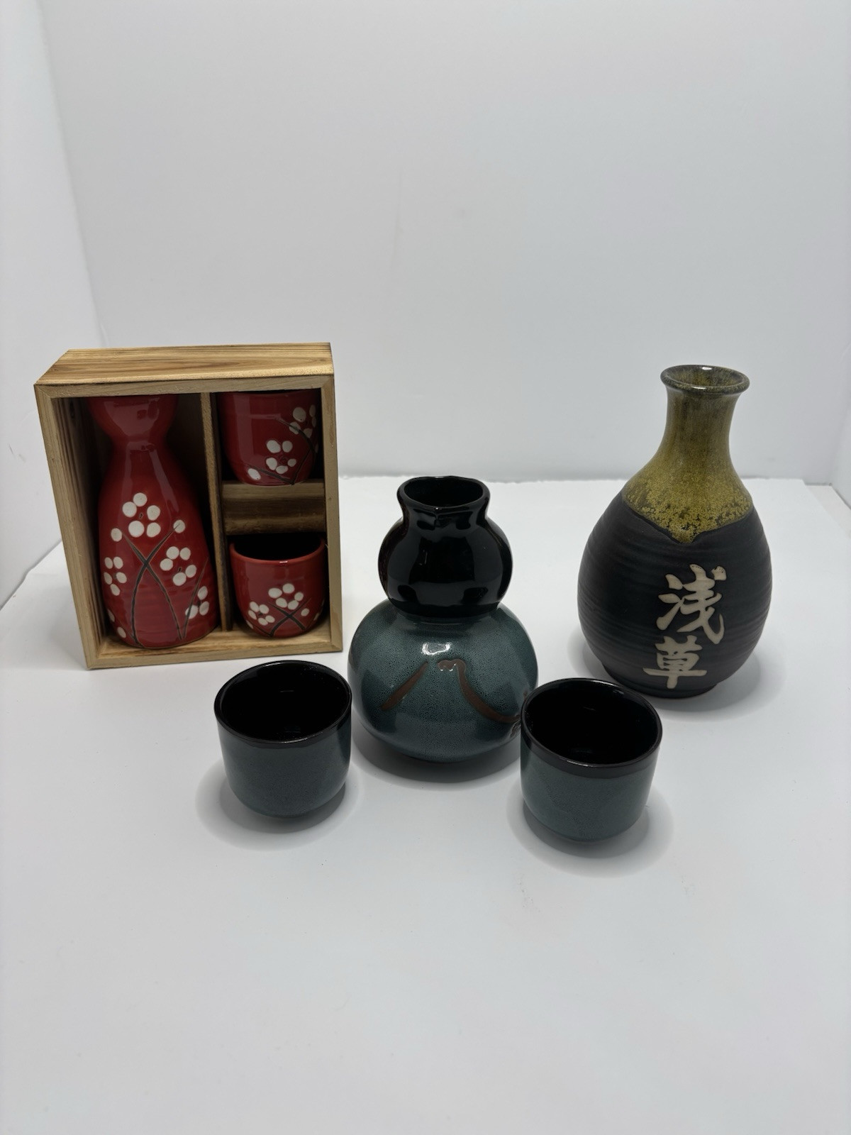 7 Pc Ceramic 3 Sake bottle’s 2 sets complete and one bottle no cups.