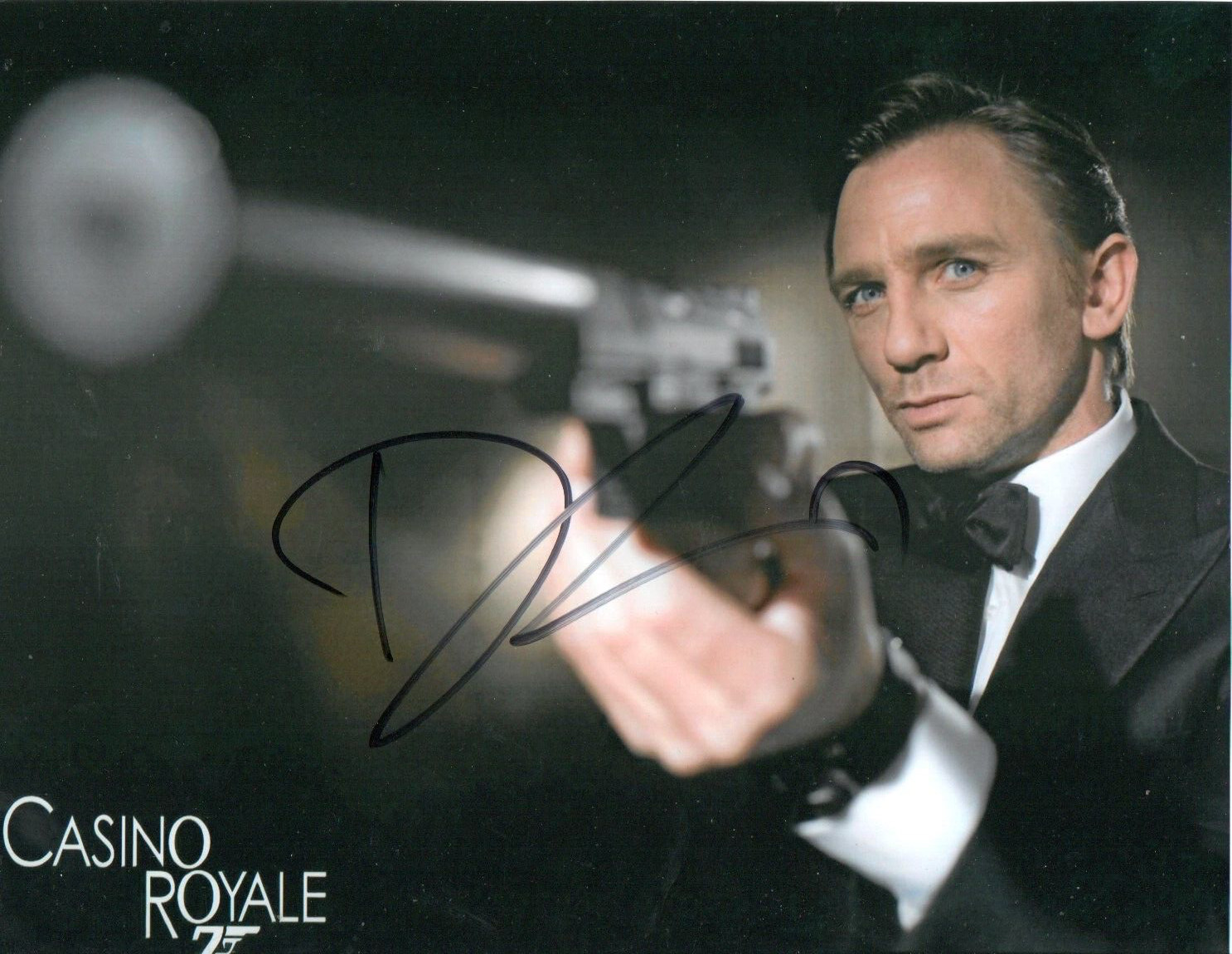 DANIEL CRAIG 007  SIGNED JAMES BOND CASINO ROYALE AUTOGRAPH 10-8 COA