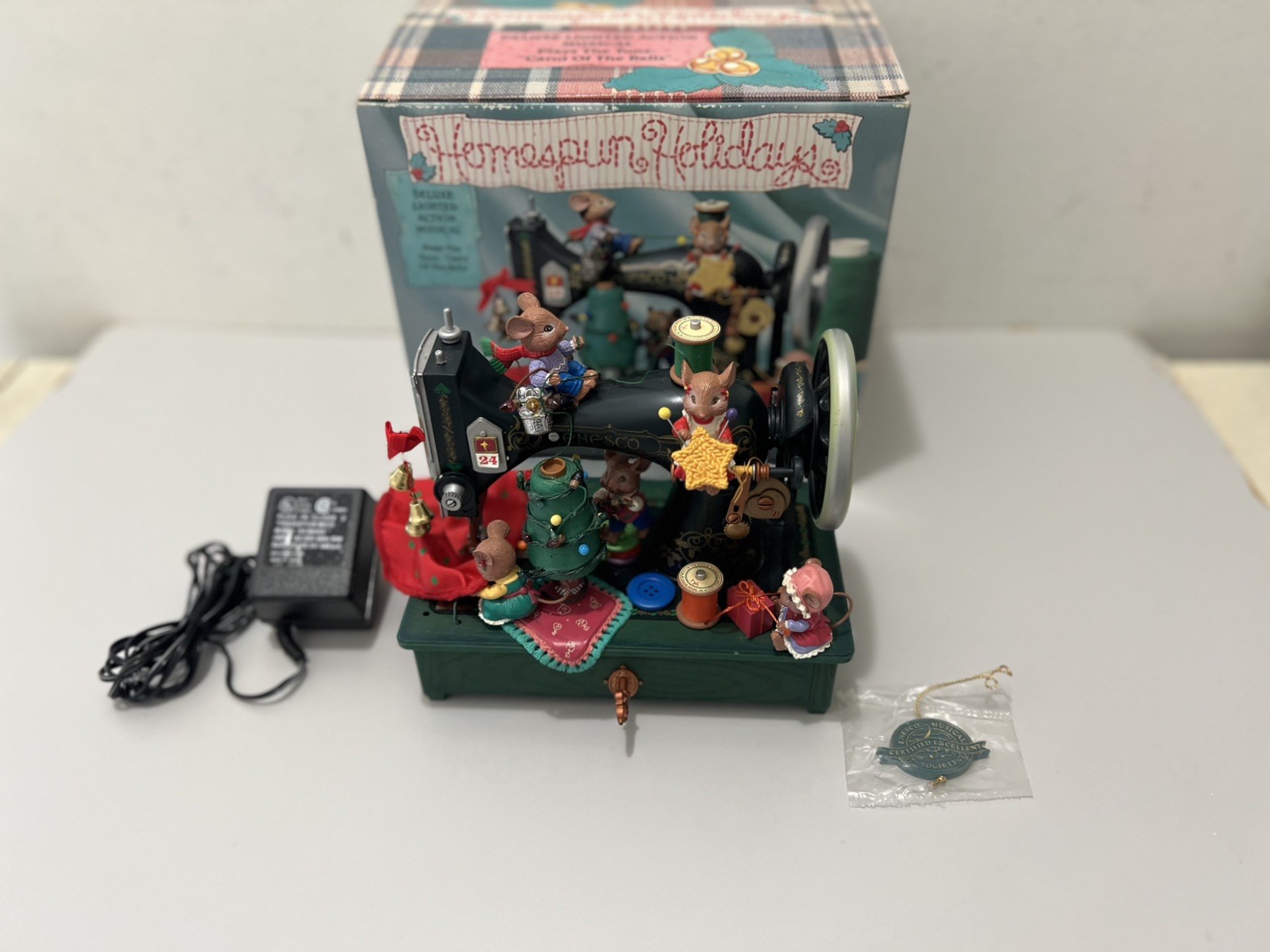 Enesco Homespun Holiday Mice Sewing Machine Music Box Musical Tested 