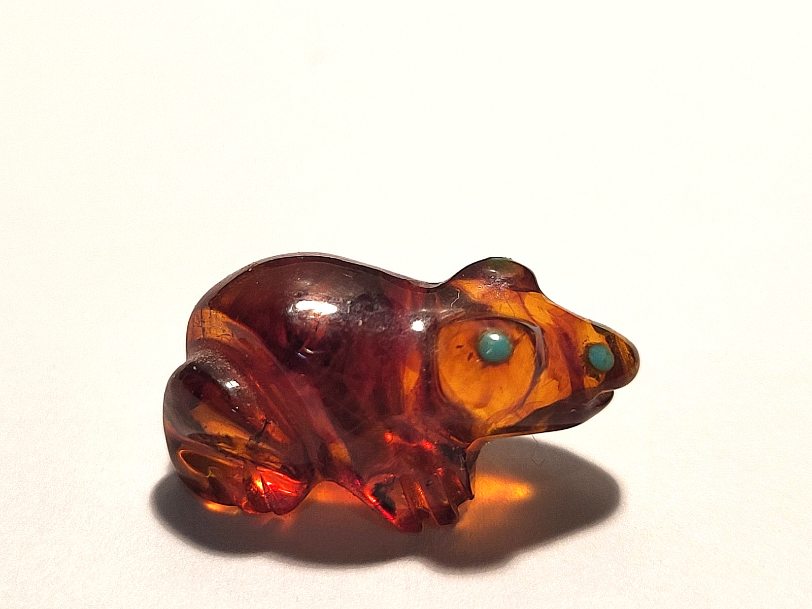 Vintage Hand Carved Zuni Amber Frog Fetish w/ Inlaid Turquoise Eyes & Nose 3/4\