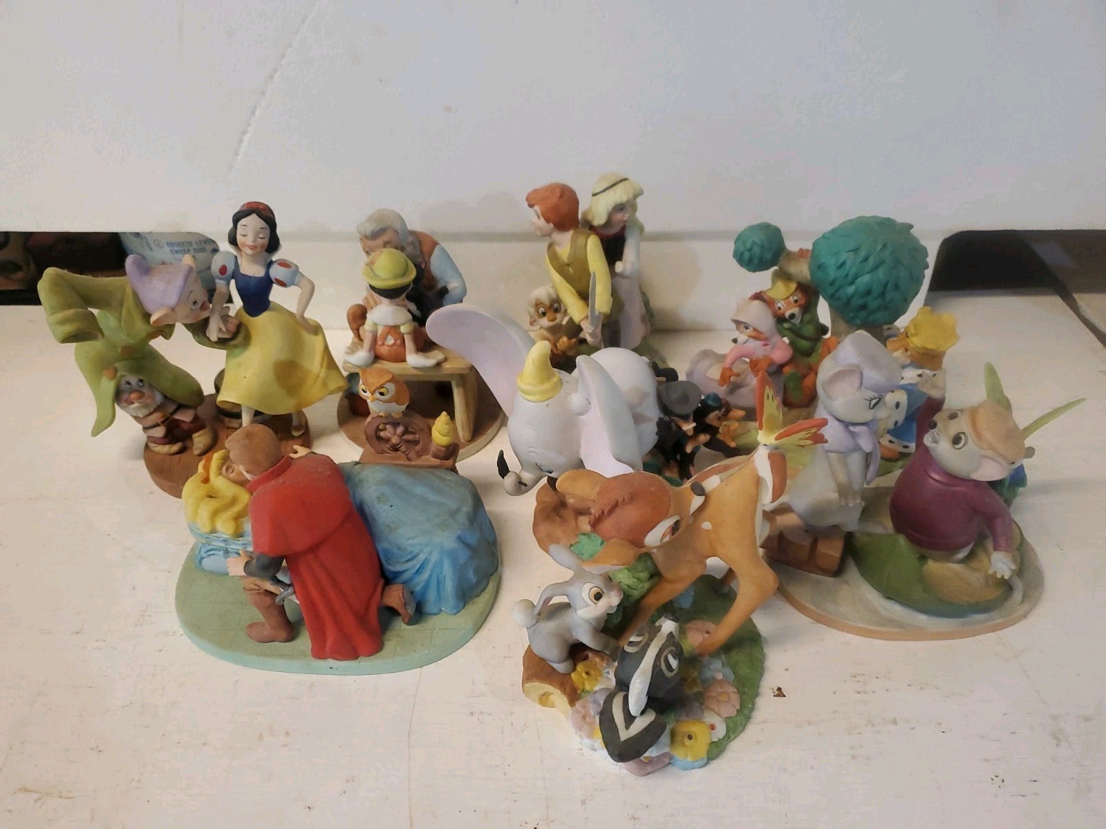 8 Disney Magic Memories Porcelain Figurine Movie Scenes 8 Disney Magic Memories Porcelain Figurine Movie Scenes