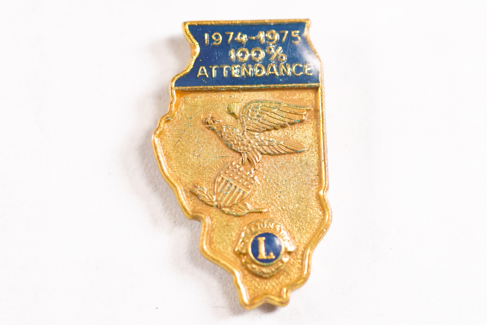 1974-75 LIONS CLUB 100% Attendance Patriotic Eagle Shield Lapel Hat Pin