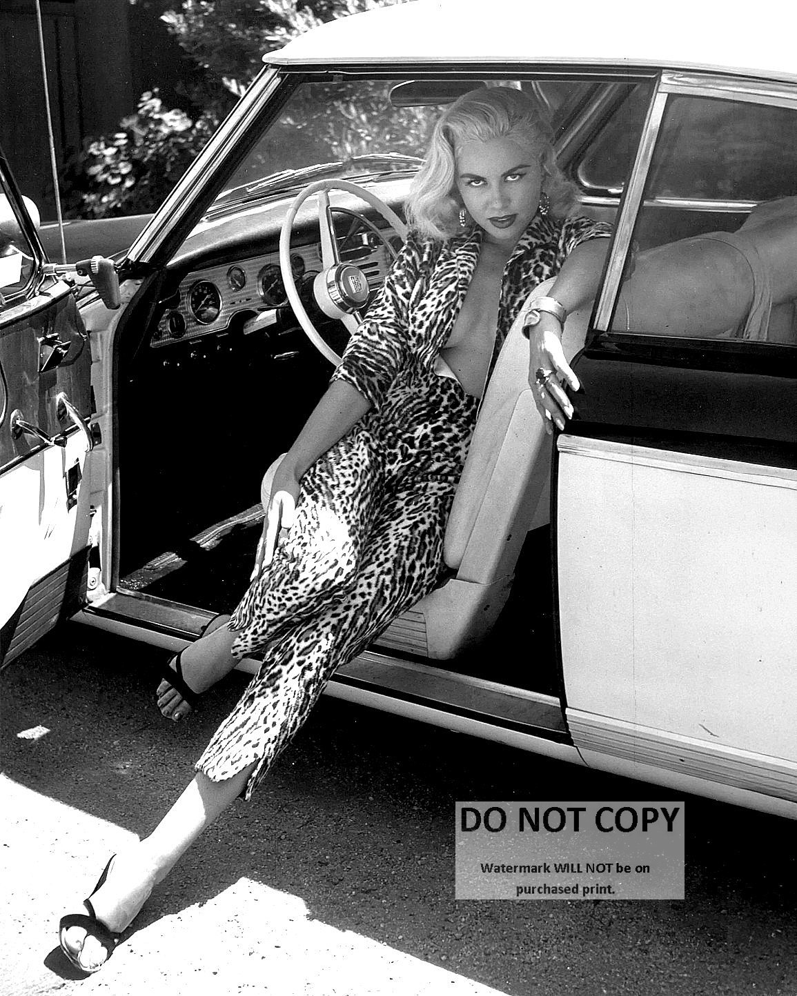 JEANNE CARMEN MODEL AND ACTRESS PIN UP - 8X10 PUBLICITY PHOTO (MW-293)