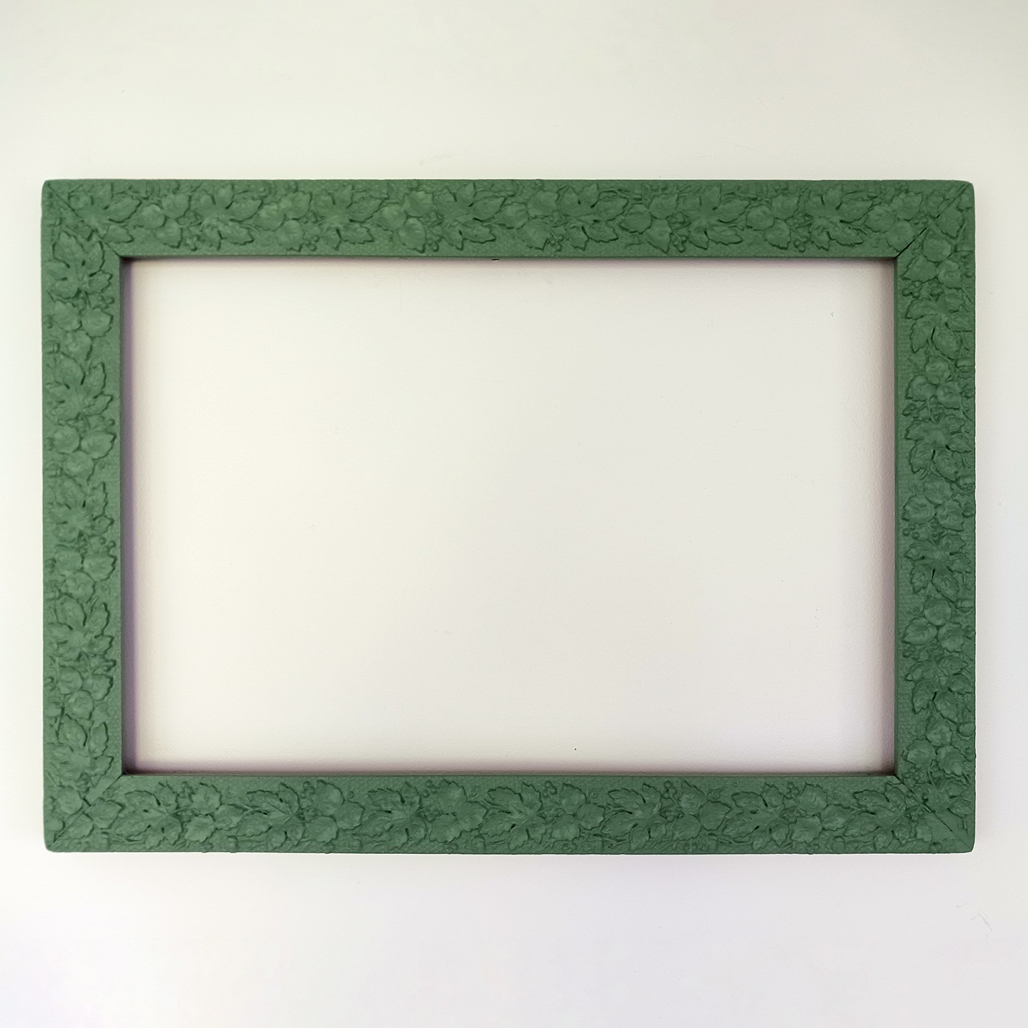 Antique Victorian Sage Green Leaves & Berries Wood Art Frame 13½ x 20