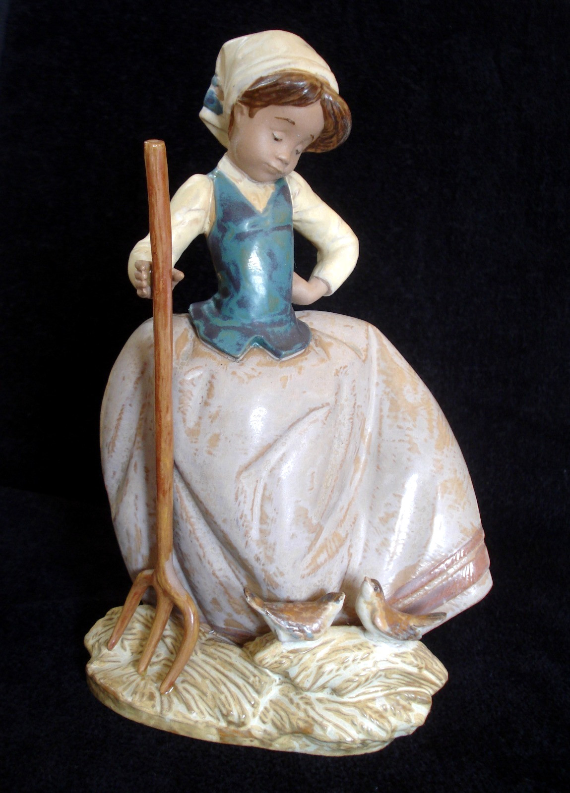 LLadro Porcelain Sharing the Harvest Gres Figurine #2179 Retired 2001 Mint 9.75”