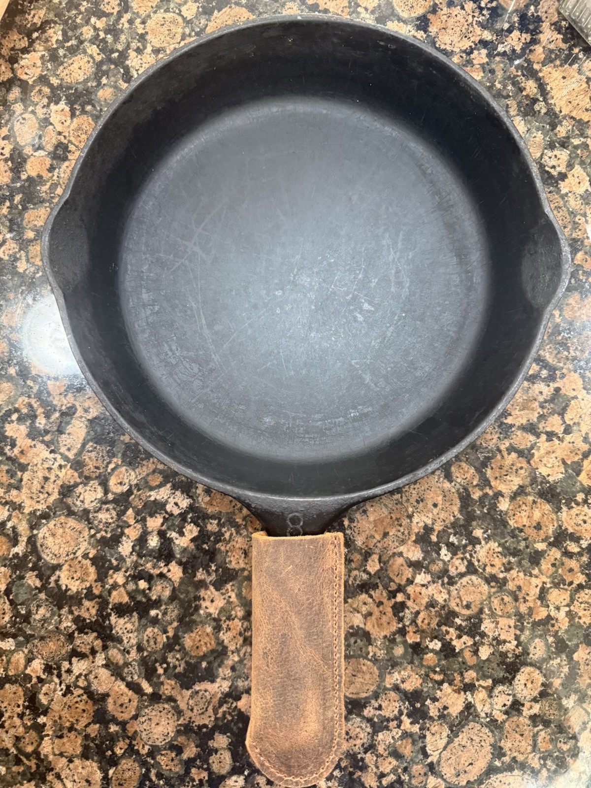USA-Made Leather Cast Iron Fits Griswold Skillet Handle Holder Sleeve Cover 