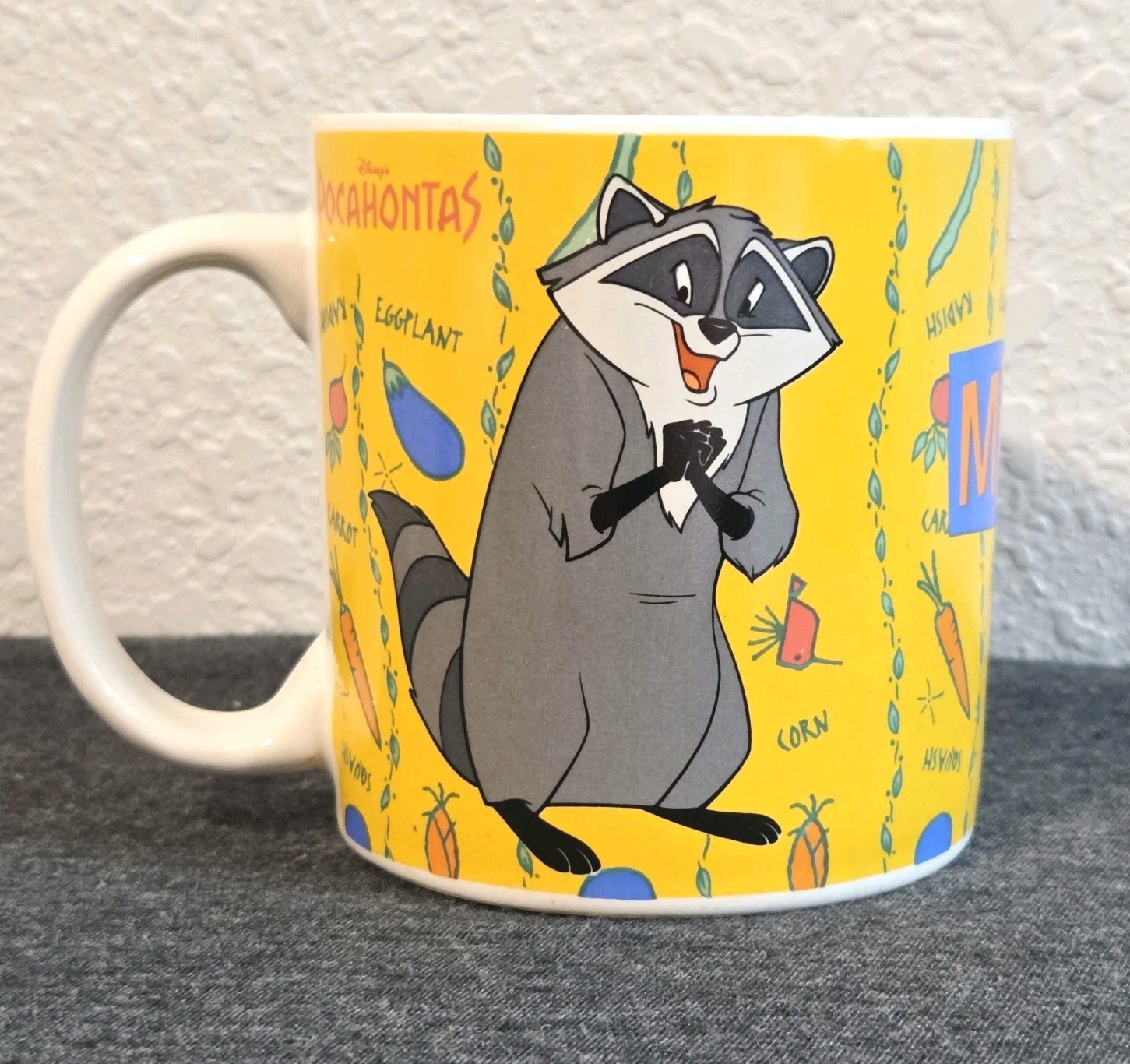 VTG 1995 Disney's Pocahontas Collectible 10oz Mug 'Meeko' Raccoon & Veggie Theme