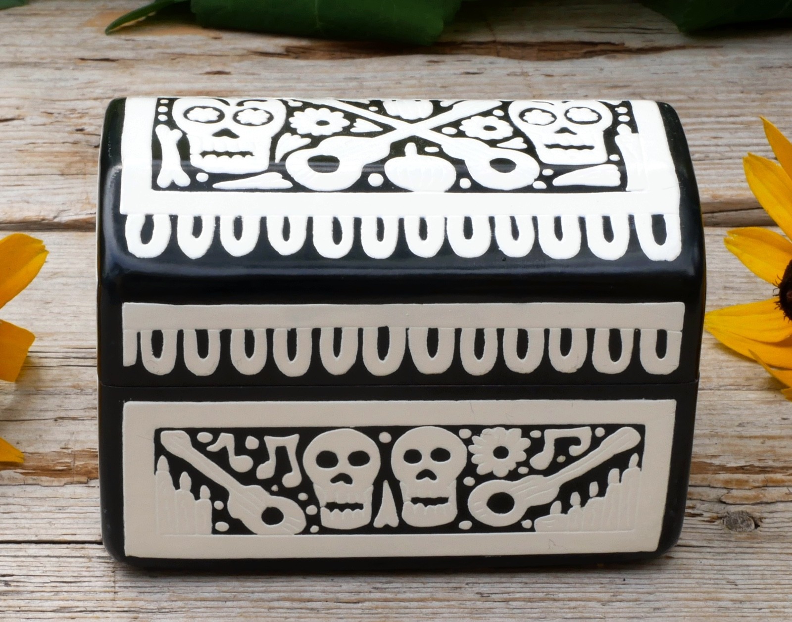 Day of the Dead Lacquer Box Wood Handmade Olinalá Mexican Folk Art Small Size