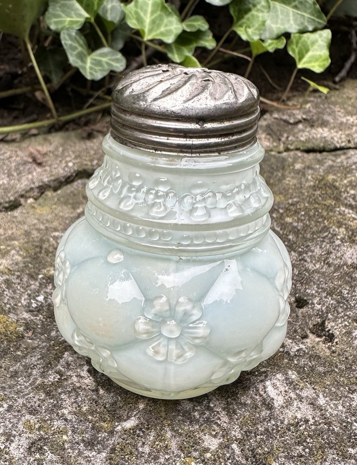 VINTAGE EAPG ROSALINE CONSOLIDATED CASE GLASS SHAKER Greenish/Blue
