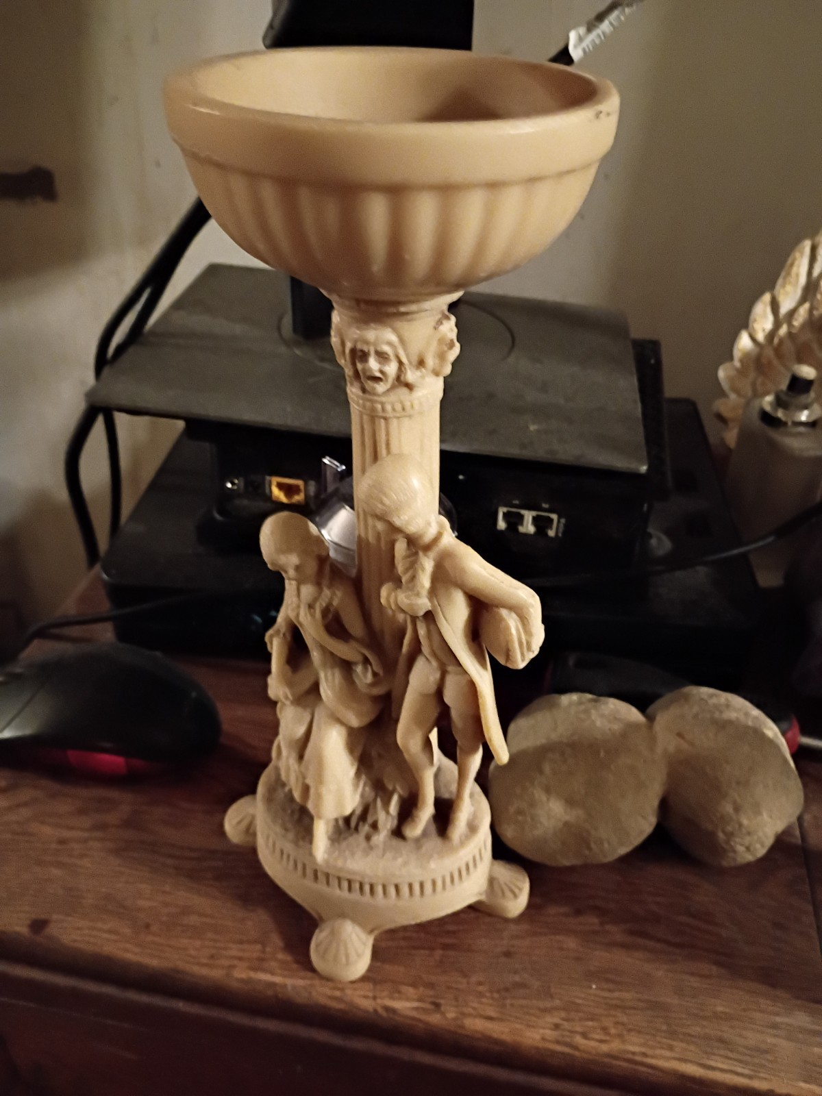 Figurine Of Couple Ivory Resin  Cup Statue
