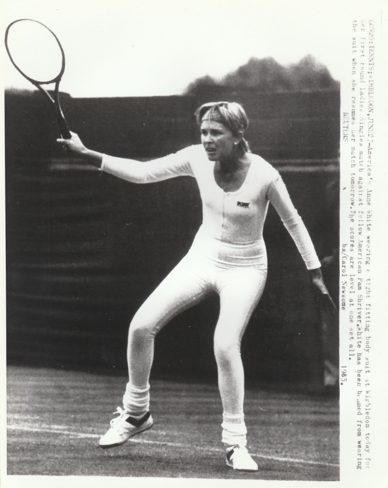 1985 Press Photo American Anne White Bodysuit Plays Tennis Match at Wimbledon