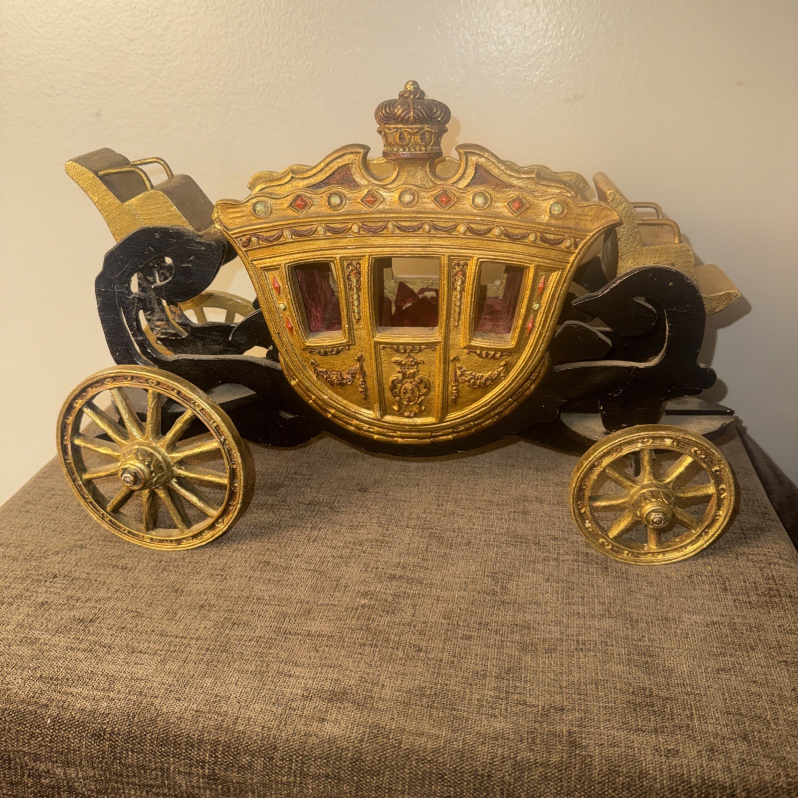 Antique Beautiful England Britain Windsor Royal Wood Carriage State Coach