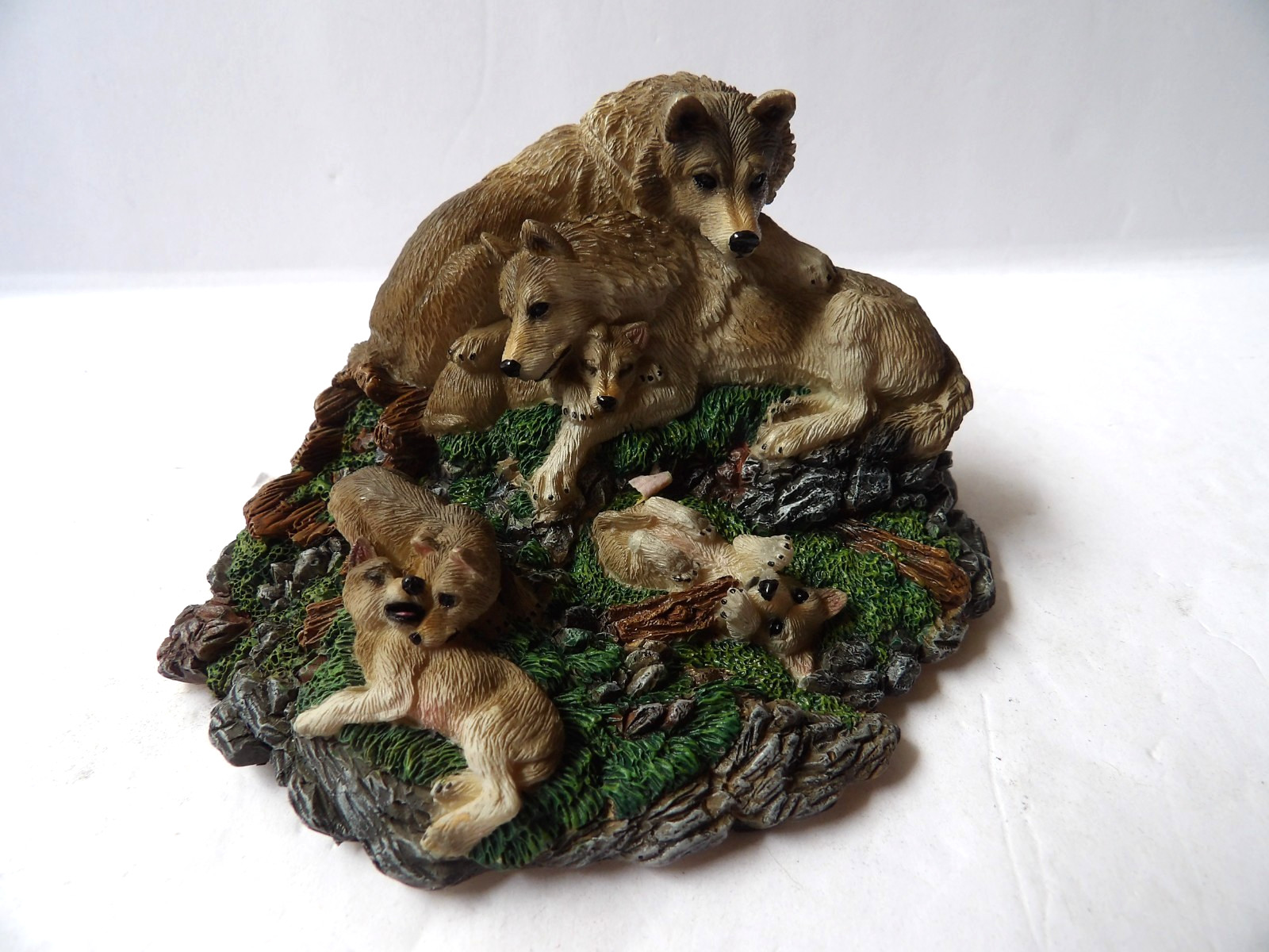 Living Stone - Wolf Family - Playful Pups 1998
