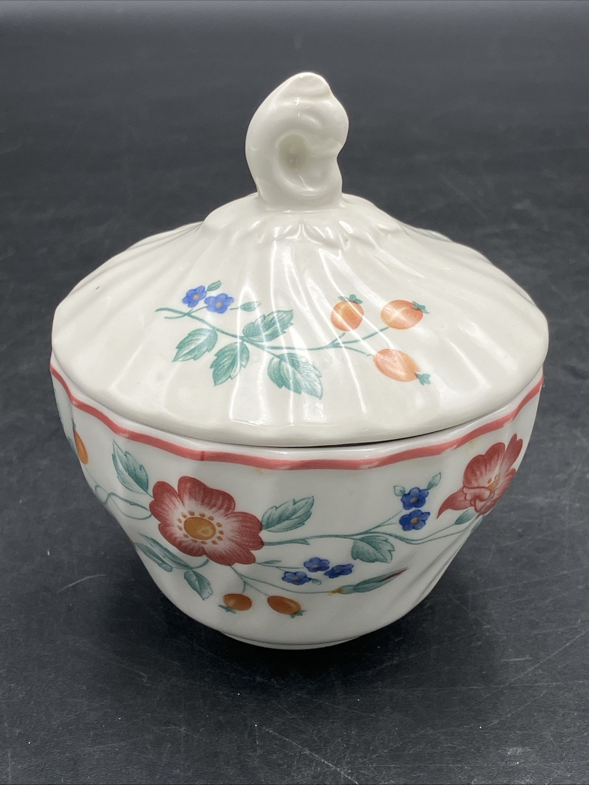 CHURCHILL STAFFORDSHIRE - BRIAR ROSE SUGAR  BOWL W/ LID ENGLAND