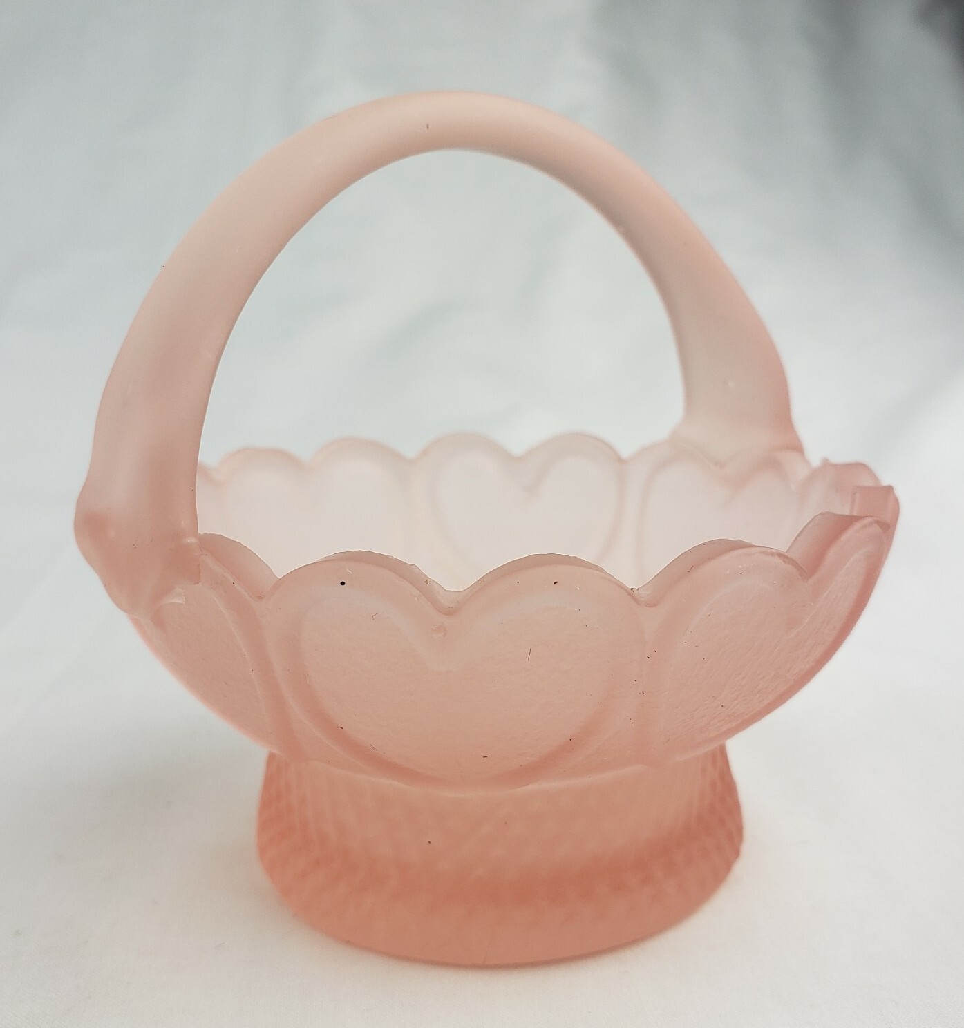Beautiful Vintage Small Pink Frosted Satin Glass Basket Heart Design Art Glass