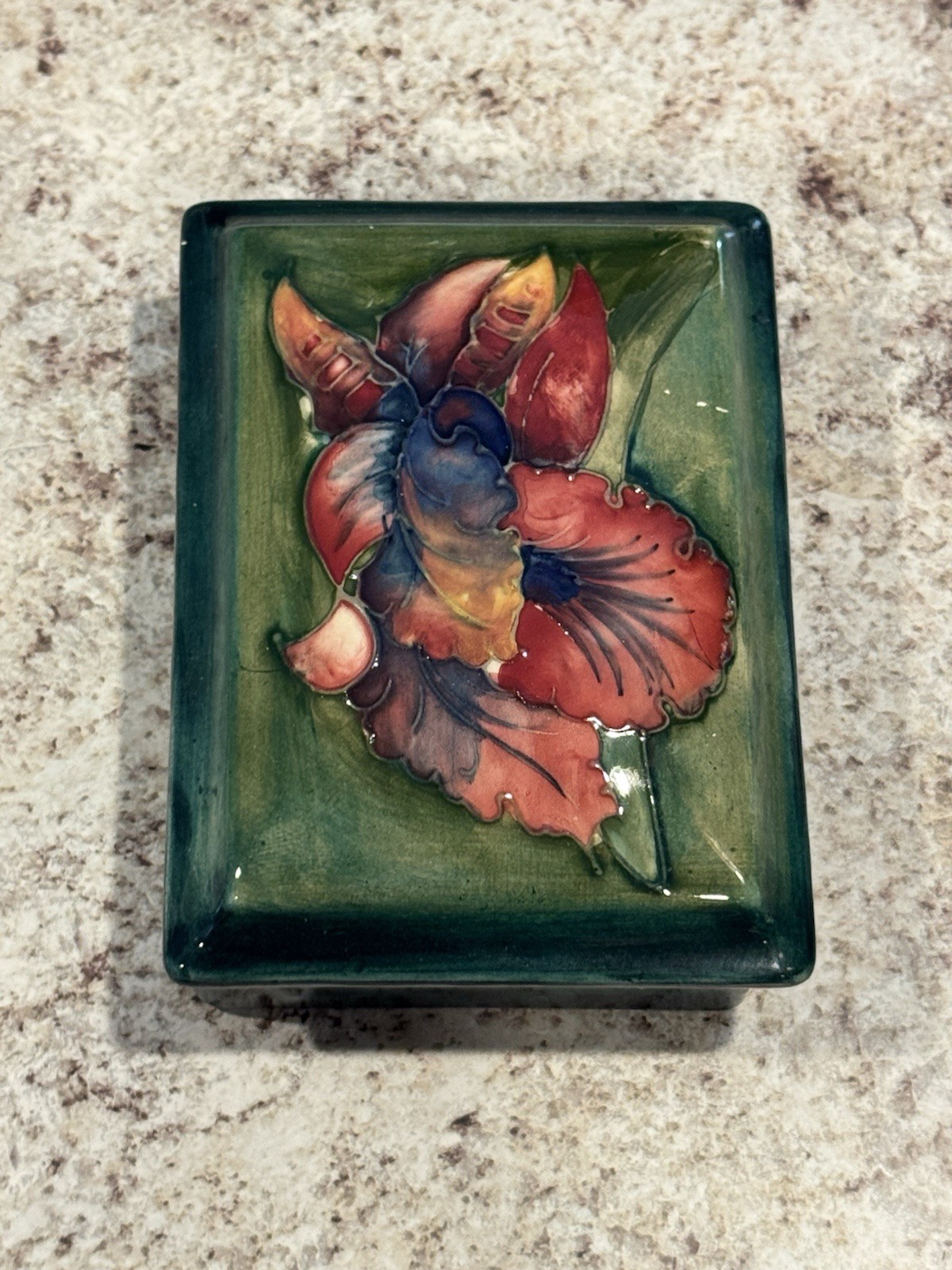 MOORCROFT LIDDED RECTANGLE TRINKET BOX FLORAL DECORATION SIGNED MADE IN ENGLAND