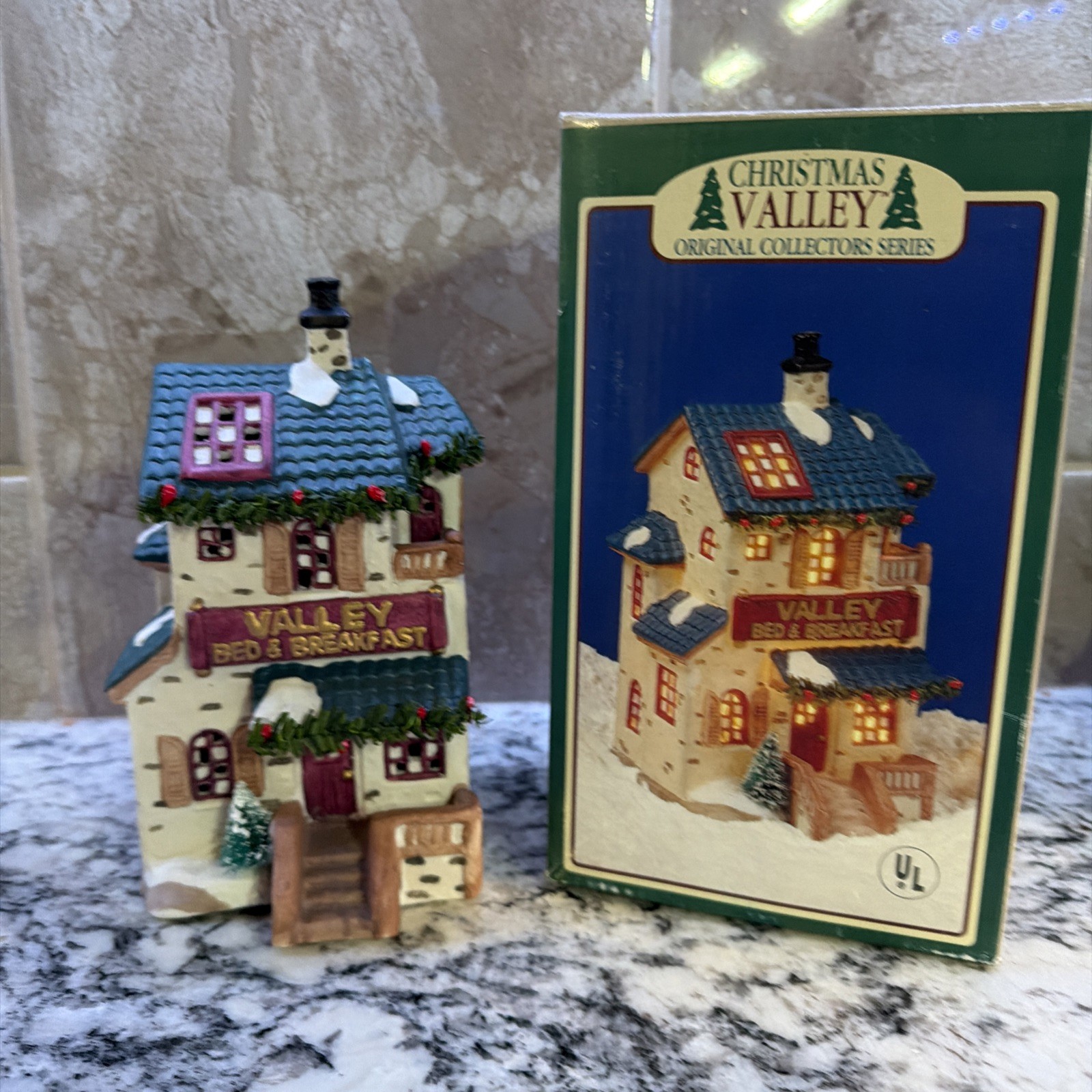 1994 Christmas Valley Village Porcelain Bed And Breakfast Light Up