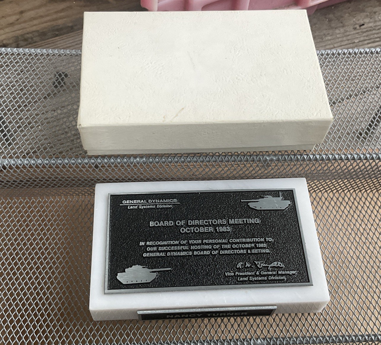 VTG 1983 GENERAL DYNAMICS LAND SYSTEMS DIVISION - M1 TANK Logo Plaque & Box Rare