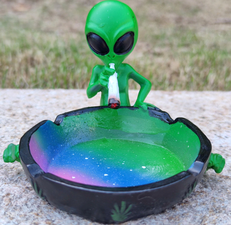 Ceramic Smoking Alien Ashtray Ash Catcher Perfect Gifts for Smoker Friends