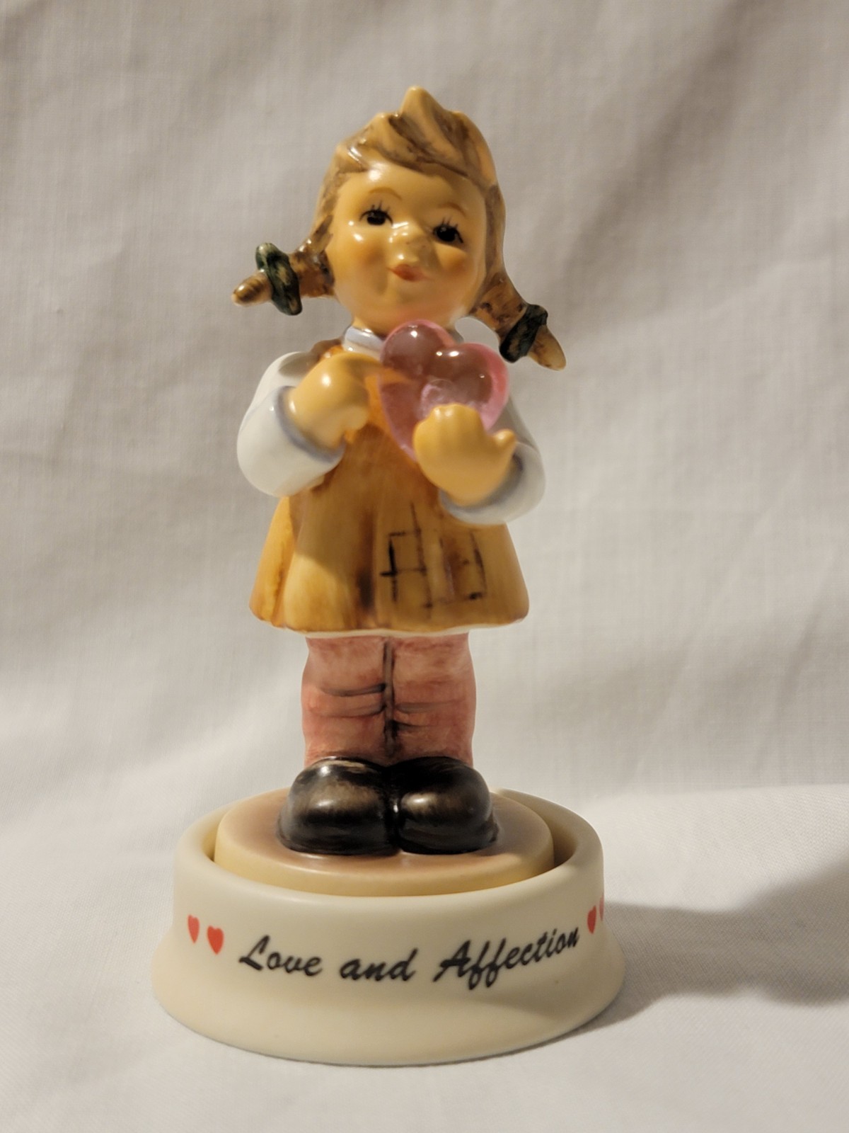 Hummel 2240 Heart Of Hope 3.5” Girl With Pink Socks Holding Heart TMK8 Base Box