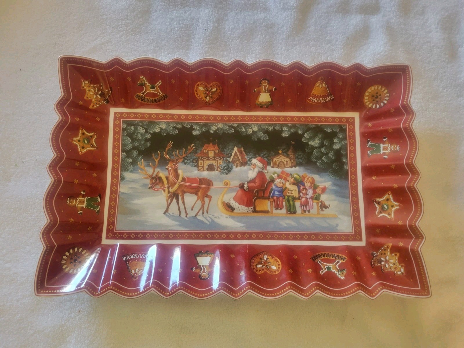 Villeroy & Boch Toy's Fantasy Rectangular Cake Plate 14x9” Santa&Sleigh Platter