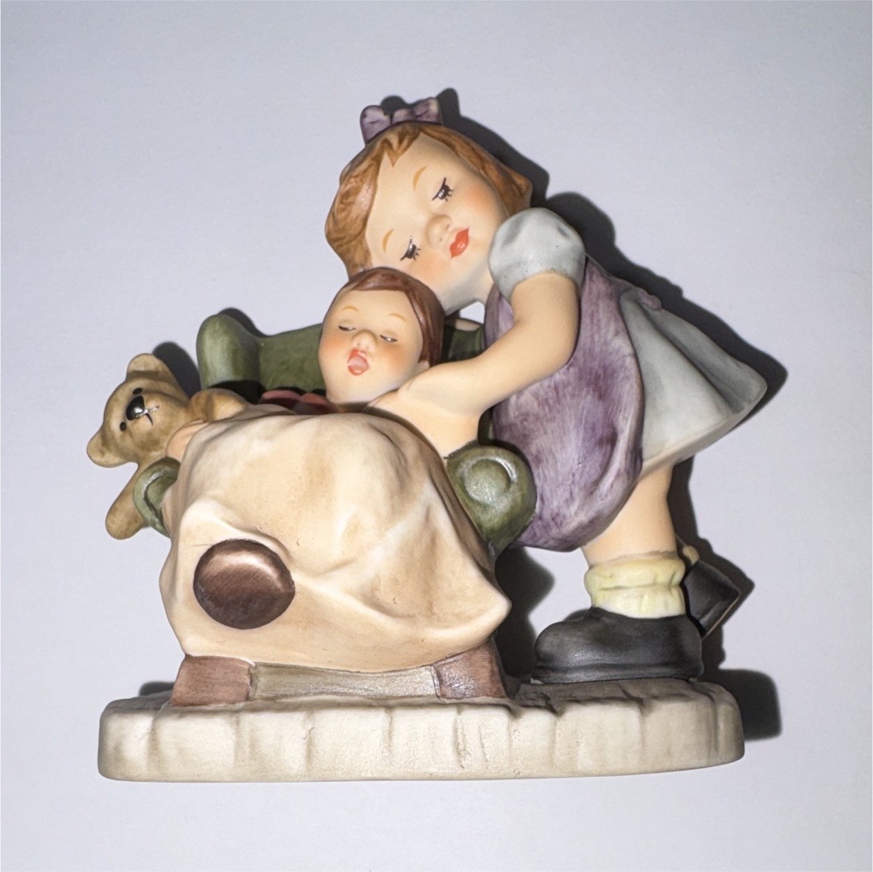 Goebel Sweet Dreams BH 182 Berta Hummel Porcelain Girl Figurine 2002