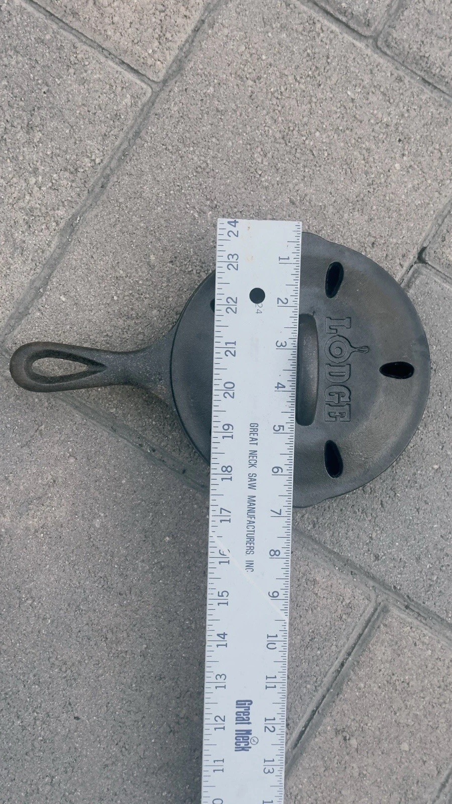 lodge cast iron skillet W/Lid. 7 Inches. USA New