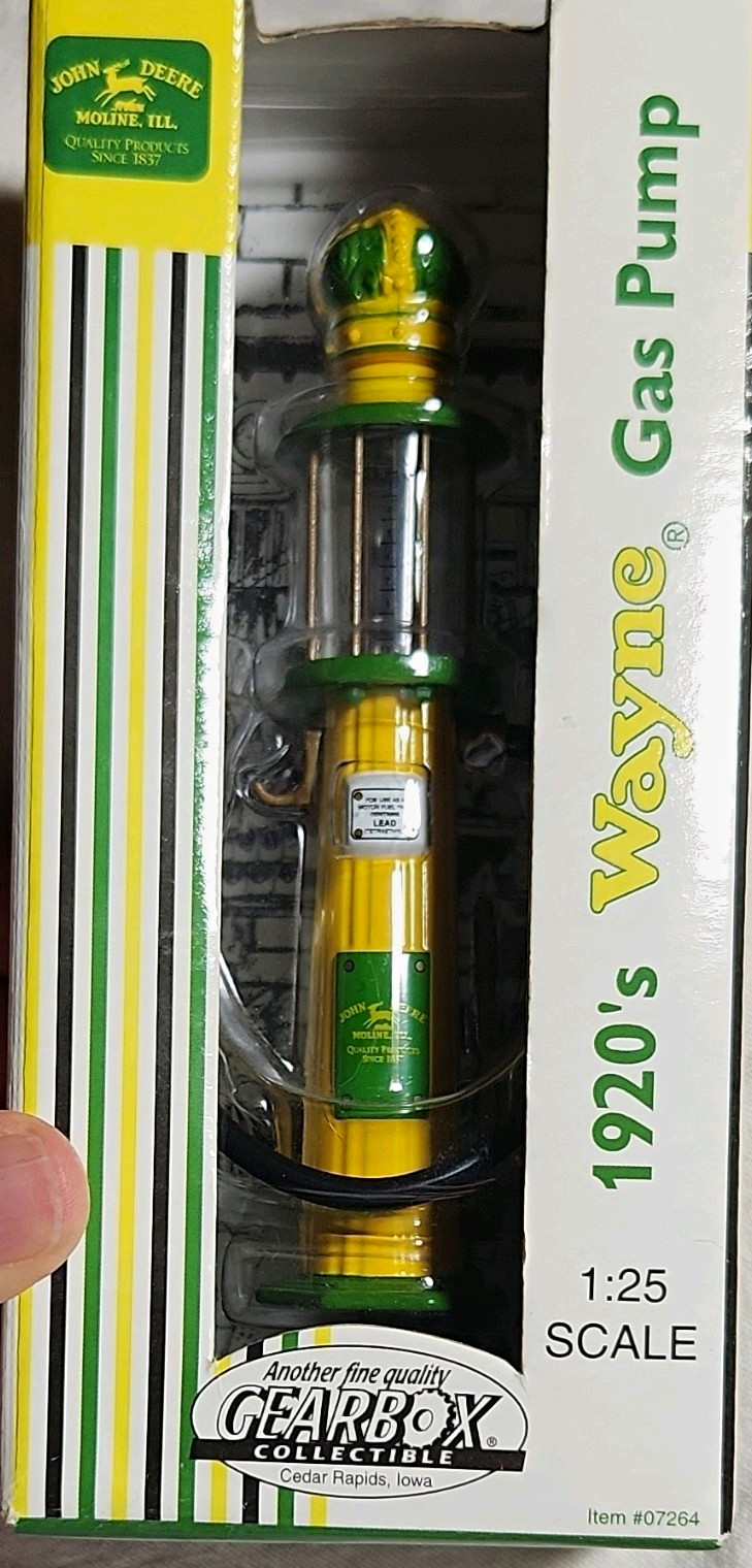 Gearbox 1920s John Deere Wayne Gas Pump Replica Die-Cast Metal 1:25 scale